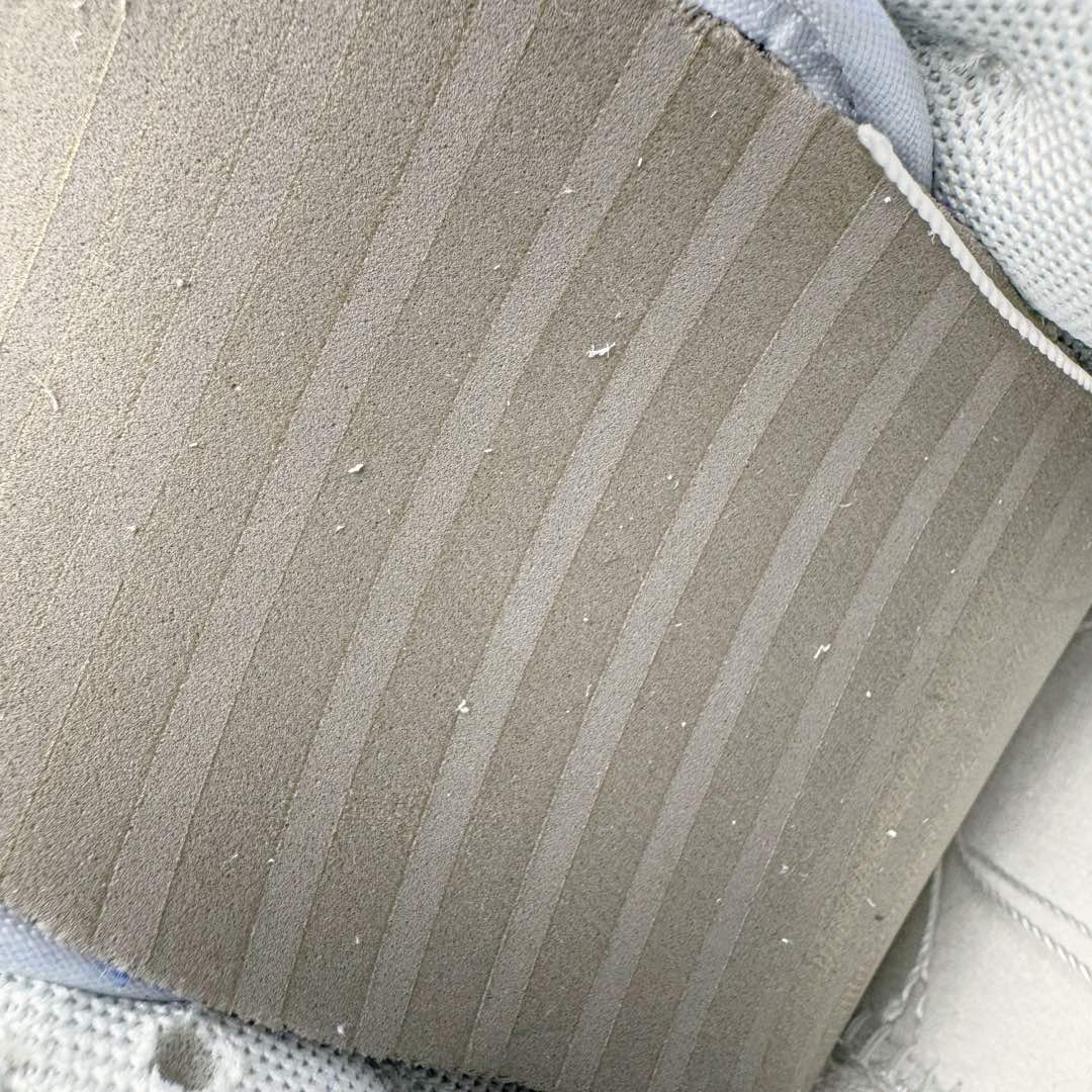 图片[11]-＃YC纯原 NK Dunk Low 拓荒骑士 无人区 FQ8826-100 定制系列天花板 无原鞋不开发 全系列得物原鞋一比一校对开发 配色持续更新中 终端对接 优势输出 全套原厂楦头原纸板数据档案倾力打造 原汁原味莞产 极致还原 圈内最强针车工艺 高端零售指定版 广东原厂配套原盒原标 鞋盒分三个尺码段 原厂冲刀 超高清洁度 全鞋零毛边皮料切割 采用原厂百宏鞋带以及原厂百宏织唛舌标 内标可供原厂几率过验 进口原装条纹中底布 四线拉帮白色点胶 原厂拉帮手法遵循公司 原厂电绣 极致还原 尺码：36 36.5 37.5 38 38.5 39 40 40.5 41 42 42.5 43 44 44.5 45 46-选品中心