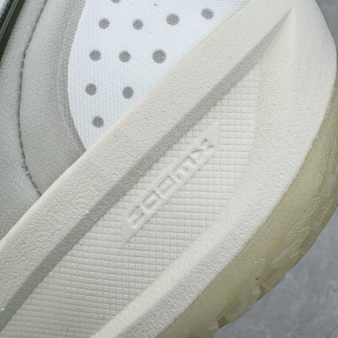 图片[20]-＃灭世/Max NK Air Zoom G.T.Cut 3 EP 实战系列篮球鞋 DV2913-003 全新GT Cut 3.0 全掌搭载了 ZoomX 泡棉 使得整双鞋在缓震表现上可谓相当优秀 拥有着顶级科技配置的同时 颜值设计也非常可观 整体鞋型仍然保留了前低后高的设计 G.T. Cut 传统的突进极速突破的感觉 鞋头麂皮材质和 NK Flywire 飞线工艺 相对来说包裹感更好了 必备的TPU 支撑片 两侧 Swoosh 的透气孔设计 起到散热透气的作用 鞋舌采用类似跑鞋的半开叉式设计 搭配鞋带既可以提升包裹感 又降低了运动中鞋舌乱跑的可能性 鞋子内里填充相当厚实 避免掉跟 尺码：39 40 40.5 41 42 42.5 43 44 44.5 45 46-选品中心