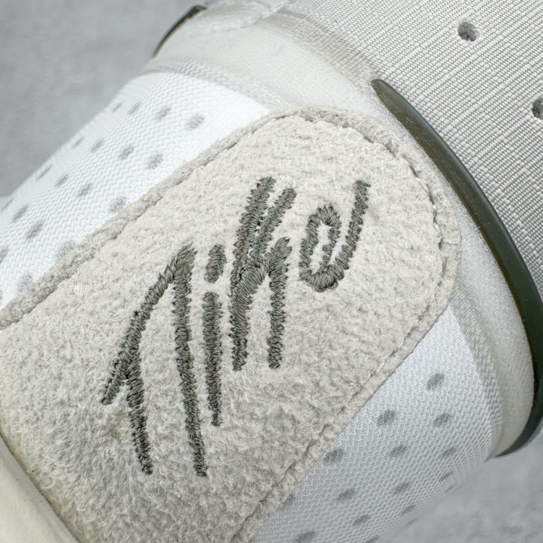 图片[18]-＃灭世/Max NK Air Zoom G.T.Cut 3 EP 实战系列篮球鞋 DV2913-003 全新GT Cut 3.0 全掌搭载了 ZoomX 泡棉 使得整双鞋在缓震表现上可谓相当优秀 拥有着顶级科技配置的同时 颜值设计也非常可观 整体鞋型仍然保留了前低后高的设计 G.T. Cut 传统的突进极速突破的感觉 鞋头麂皮材质和 NK Flywire 飞线工艺 相对来说包裹感更好了 必备的TPU 支撑片 两侧 Swoosh 的透气孔设计 起到散热透气的作用 鞋舌采用类似跑鞋的半开叉式设计 搭配鞋带既可以提升包裹感 又降低了运动中鞋舌乱跑的可能性 鞋子内里填充相当厚实 避免掉跟 尺码：39 40 40.5 41 42 42.5 43 44 44.5 45 46-选品中心