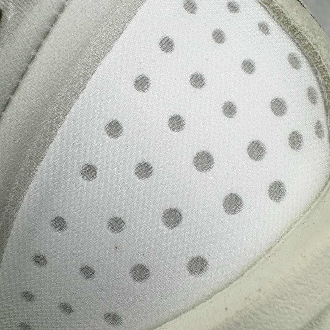 图片[19]-＃灭世/Max NK Air Zoom G.T.Cut 3 EP 实战系列篮球鞋 DV2913-003 全新GT Cut 3.0 全掌搭载了 ZoomX 泡棉 使得整双鞋在缓震表现上可谓相当优秀 拥有着顶级科技配置的同时 颜值设计也非常可观 整体鞋型仍然保留了前低后高的设计 G.T. Cut 传统的突进极速突破的感觉 鞋头麂皮材质和 NK Flywire 飞线工艺 相对来说包裹感更好了 必备的TPU 支撑片 两侧 Swoosh 的透气孔设计 起到散热透气的作用 鞋舌采用类似跑鞋的半开叉式设计 搭配鞋带既可以提升包裹感 又降低了运动中鞋舌乱跑的可能性 鞋子内里填充相当厚实 避免掉跟 尺码：39 40 40.5 41 42 42.5 43 44 44.5 45 46-选品中心