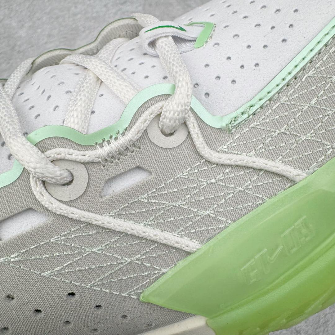 图片[14]-＃灭世/Max NK Air Zoom G.T.Cut 3 EP 实战系列篮球鞋 DV2913-003 全新GT Cut 3.0 全掌搭载了 ZoomX 泡棉 使得整双鞋在缓震表现上可谓相当优秀 拥有着顶级科技配置的同时 颜值设计也非常可观 整体鞋型仍然保留了前低后高的设计 G.T. Cut 传统的突进极速突破的感觉 鞋头麂皮材质和 NK Flywire 飞线工艺 相对来说包裹感更好了 必备的TPU 支撑片 两侧 Swoosh 的透气孔设计 起到散热透气的作用 鞋舌采用类似跑鞋的半开叉式设计 搭配鞋带既可以提升包裹感 又降低了运动中鞋舌乱跑的可能性 鞋子内里填充相当厚实 避免掉跟 尺码：39 40 40.5 41 42 42.5 43 44 44.5 45 46-选品中心