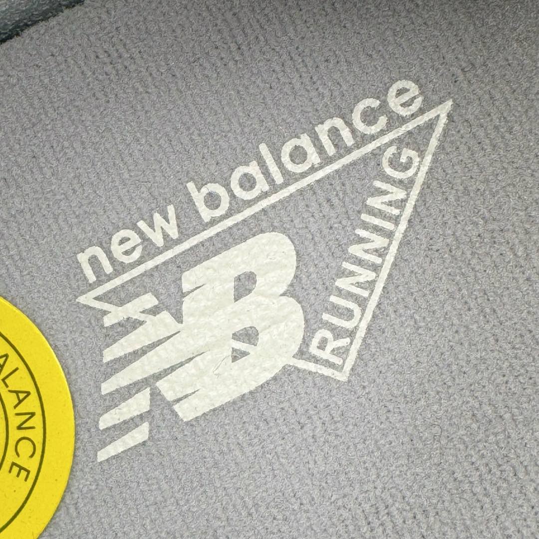 图片[11]-＃G版纯原 New Balance NB530 新百伦复古透气跑步鞋 全套原楦原纸板原厂数据开发 同步原鞋一次Model大底 全鞋电脑针车加持 原厂网布TPU高频工艺 正确中底拉帮 高密度丽新布中底 抛弃过往以皮革为主的人气轮廓 以极具复古风范的跑鞋外观呈现 设计上全鞋以简约清爽的纯白色作基底 鞋身覆盖大面积织物网眼材质 并于鞋头、鞋带孔眼片等细节处点缀对比鲜明的反光银镀层凸显 鞋舌、侧身等位置则辅以一贯的「N」字标志和品牌徽标彰显身份 最后通过搭载的 ABZORB 缓震中底完善整体造型 尺码：36 37 37.5 38 38.5 39.5 40 40.5 41.5 42 42.5 43 44 44.5 45 45.5 46.5 47-选品中心