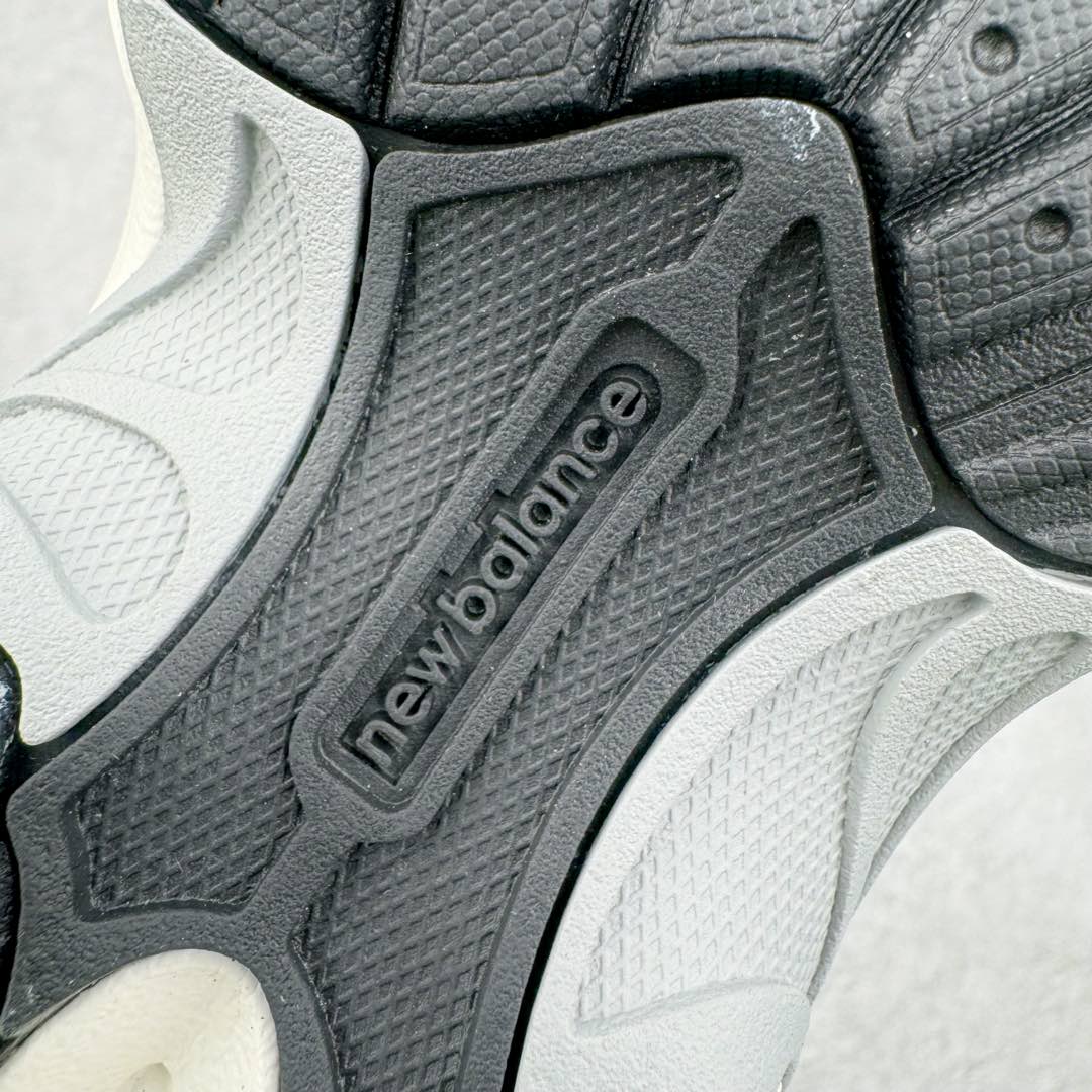 图片[18]-＃G版纯原 New Balance NB530 新百伦复古透气跑步鞋 全套原楦原纸板原厂数据开发 同步原鞋一次Model大底 全鞋电脑针车加持 原厂网布TPU高频工艺 正确中底拉帮 高密度丽新布中底 抛弃过往以皮革为主的人气轮廓 以极具复古风范的跑鞋外观呈现 设计上全鞋以简约清爽的纯白色作基底 鞋身覆盖大面积织物网眼材质 并于鞋头、鞋带孔眼片等细节处点缀对比鲜明的反光银镀层凸显 鞋舌、侧身等位置则辅以一贯的「N」字标志和品牌徽标彰显身份 最后通过搭载的 ABZORB 缓震中底完善整体造型 尺码：36 37 37.5 38 38.5 39.5 40 40.5 41.5 42 42.5 43 44 44.5 45 45.5 46.5 47-选品中心