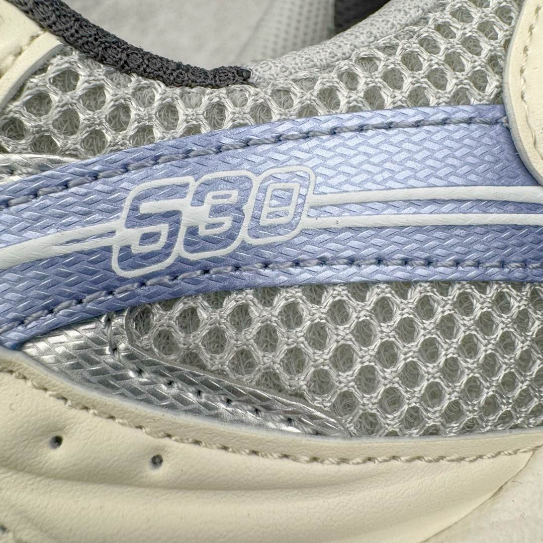 图片[16]-＃G版纯原 New Balance NB530 新百伦复古透气跑步鞋 全套原楦原纸板原厂数据开发 同步原鞋一次Model大底 全鞋电脑针车加持 原厂网布TPU高频工艺 正确中底拉帮 高密度丽新布中底 抛弃过往以皮革为主的人气轮廓 以极具复古风范的跑鞋外观呈现 设计上全鞋以简约清爽的纯白色作基底 鞋身覆盖大面积织物网眼材质 并于鞋头、鞋带孔眼片等细节处点缀对比鲜明的反光银镀层凸显 鞋舌、侧身等位置则辅以一贯的「N」字标志和品牌徽标彰显身份 最后通过搭载的 ABZORB 缓震中底完善整体造型 尺码：36 37 37.5 38 38.5 39.5 40 40.5 41.5 42 42.5 43 44 44.5 45 45.5 46.5 47-选品中心