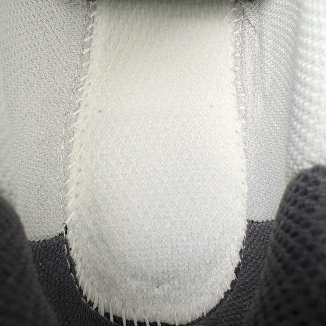 图片[10]-＃G版纯原 New Balance NB530 新百伦复古透气跑步鞋 全套原楦原纸板原厂数据开发 同步原鞋一次Model大底 全鞋电脑针车加持 原厂网布TPU高频工艺 正确中底拉帮 高密度丽新布中底 抛弃过往以皮革为主的人气轮廓 以极具复古风范的跑鞋外观呈现 设计上全鞋以简约清爽的纯白色作基底 鞋身覆盖大面积织物网眼材质 并于鞋头、鞋带孔眼片等细节处点缀对比鲜明的反光银镀层凸显 鞋舌、侧身等位置则辅以一贯的「N」字标志和品牌徽标彰显身份 最后通过搭载的 ABZORB 缓震中底完善整体造型 尺码：36 37 37.5 38 38.5 39.5 40 40.5 41.5 42 42.5 43 44 44.5 45 45.5 46.5 47-选品中心