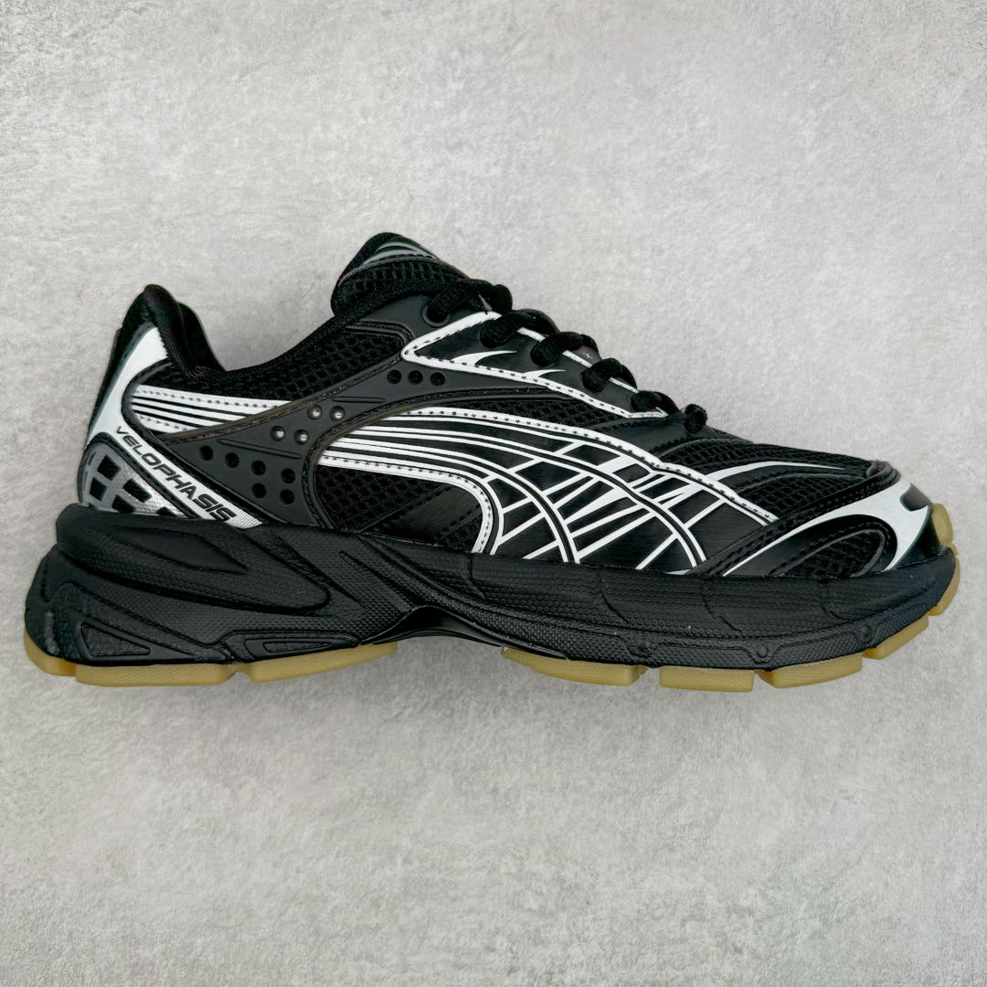PUMA Velophasis 舒适潮流防滑低帮老爹鞋 全球知名运动品牌彪马推出全新鞋款VELOPHASIS，以千禧年代的无尽创意演绎PUMA复合型运动鞋款，引领复古美学新风尚。全新鞋款VELOPHASIS从PUMA品牌历史档案中千禧时代极具标志性的COMPLETE鞋型中汲取灵感，该系列专为跑步运动而生，推动了包括iCELL、e+CELL以及EverRide在内的多项具有革命代表性的品牌技术发展，至今仍造福世界各地的跑者。全新鞋款VELOPHASIS在此基础之上，寄栖于PUMA的设计愿景，借由Y2K的美学视觉语言，解码潮流基因，碰撞无限可能。全新鞋款VELOPHASIS的设计充分融合了来自千禧年代与当今时代的精髓。鞋面采用不对称设计，以全新材料重塑千禧年代感的设计部件。蜂窝式网眼布、纹理拼接和大胆醒目的造型均旨在致敬COMPLETE系列的经典风格。尺码：36 36.5 37.5 38 38.5 39 40 40.5 41 42 42.5 43 44 44.5 45-选品中心