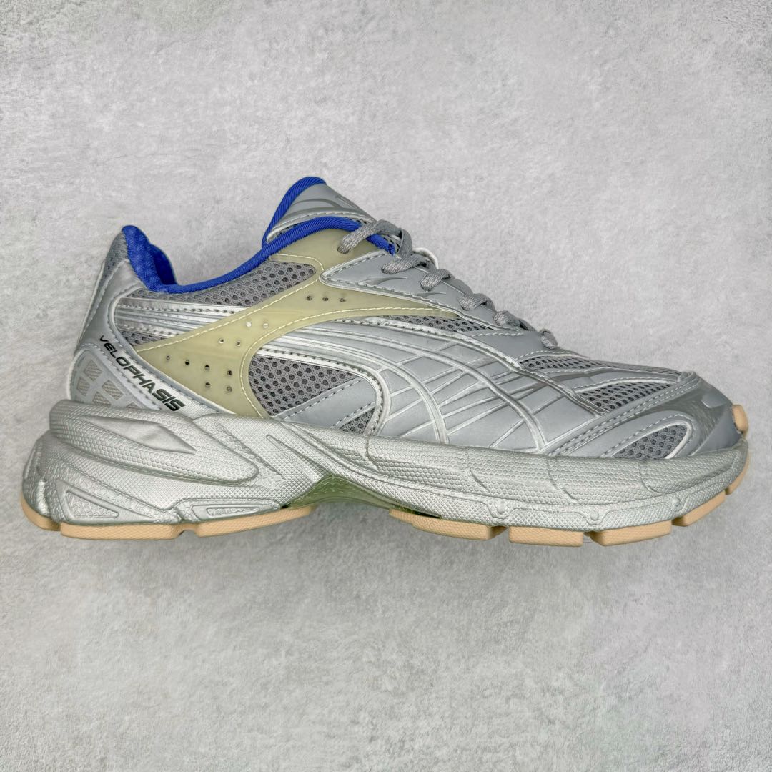 PUMA Velophasis 舒适潮流防滑低帮老爹鞋 全球知名运动品牌彪马推出全新鞋款VELOPHASIS，以千禧年代的无尽创意演绎PUMA复合型运动鞋款，引领复古美学新风尚。全新鞋款VELOPHASIS从PUMA品牌历史档案中千禧时代极具标志性的COMPLETE鞋型中汲取灵感，该系列专为跑步运动而生，推动了包括iCELL、e+CELL以及EverRide在内的多项具有革命代表性的品牌技术发展，至今仍造福世界各地的跑者。全新鞋款VELOPHASIS在此基础之上，寄栖于PUMA的设计愿景，借由Y2K的美学视觉语言，解码潮流基因，碰撞无限可能。全新鞋款VELOPHASIS的设计充分融合了来自千禧年代与当今时代的精髓。鞋面采用不对称设计，以全新材料重塑千禧年代感的设计部件。蜂窝式网眼布、纹理拼接和大胆醒目的造型均旨在致敬COMPLETE系列的经典风格。尺码：36 36.5 37.5 38 38.5 39 40 40.5 41 42 42.5 43 44 44.5 45-选品中心