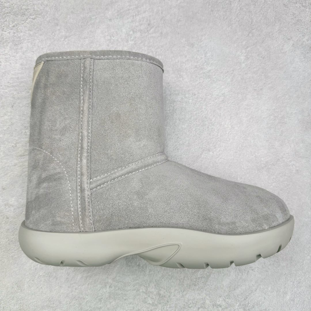 Bottega Veneta BV葆蝶家Snap牛皮耐磨百搭短靴 选用优质材料 精细制作 经典设计 展现优雅气质 舒适脚感 轻松穿梭 适合各种场合 彰显魅力 品味与舒适兼得 演绎自信自然 步履间散发迷人韵味 展现独特风采 Ins上超火 欧美街拍出镜率超高 最高版本发售 圆圆胖胖的鞋型 穿上之后非常的藏肉 原版进口牛反绒麂皮面料 有光泽 超有质感 内里垫脚全进口羊羔毛 羊毛足足2cm厚 舒适保暖 北方过冬完全 定制原版防滑EVA大底 轻便防滑 底厚：4cm 尺码：35 36 37 38 39 40-选品中心