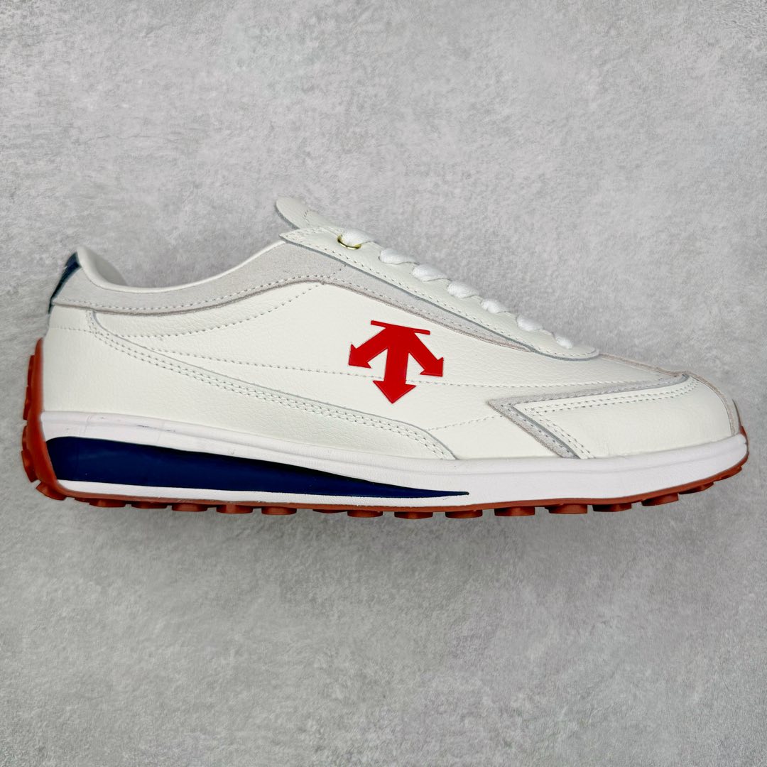 DESCENTE Sport Style Chron Racer迪桑特舒适百搭防滑耐磨低帮生活休闲鞋 是一款集复古与现代于一体的低帮跑步鞋 简洁的牛皮鞋面不仅彰显出时尚的质感 还适用于多种场合的穿搭 这款鞋子的透气性能极佳 轻质弹性鞋底则提供了良好的舒适度和耐磨性 使你在行走或跑步时都能感受到脚底的柔软与支撑 尺码：36 36.5 37.5 38 38.5 39 40 40.5 41 42 42.5 43 44 44.5 45-选品中心