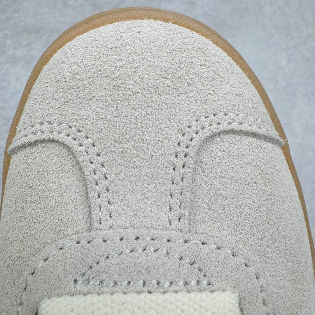 图片[16]-＃CS纯原 AD Originals Gazelle Bold W 羚羊松糕系列复古百搭厚底增高低帮休闲运动板鞋 IG3685 新的一年就要换新的打扮啦！除了设定变美、健身、减肥等目标外，你已经可以利用鞋子来“偷偷改善身材比例”的愿望了！ 因为有一句话。身高不够。鞋子来凑~赶快入手以下各大运动品牌最新推出的“厚底增高运动鞋”吧。 是最好穿最百搭的长腿神器。 重点是……不仅价格不错～鞋子也不错啊！Originals的Gazelle Bold鞋款打造出「超厚底版本」！延续流线鞋型、经典麂皮材质、白色三条线和侧面烫金标志的复古外型，奶油白鞋底高度直接乘3，出门搭上它，保证一路步步高升。尺码：36 36⅔ 37⅓ 38 38⅔ 39⅓ 40-选品中心