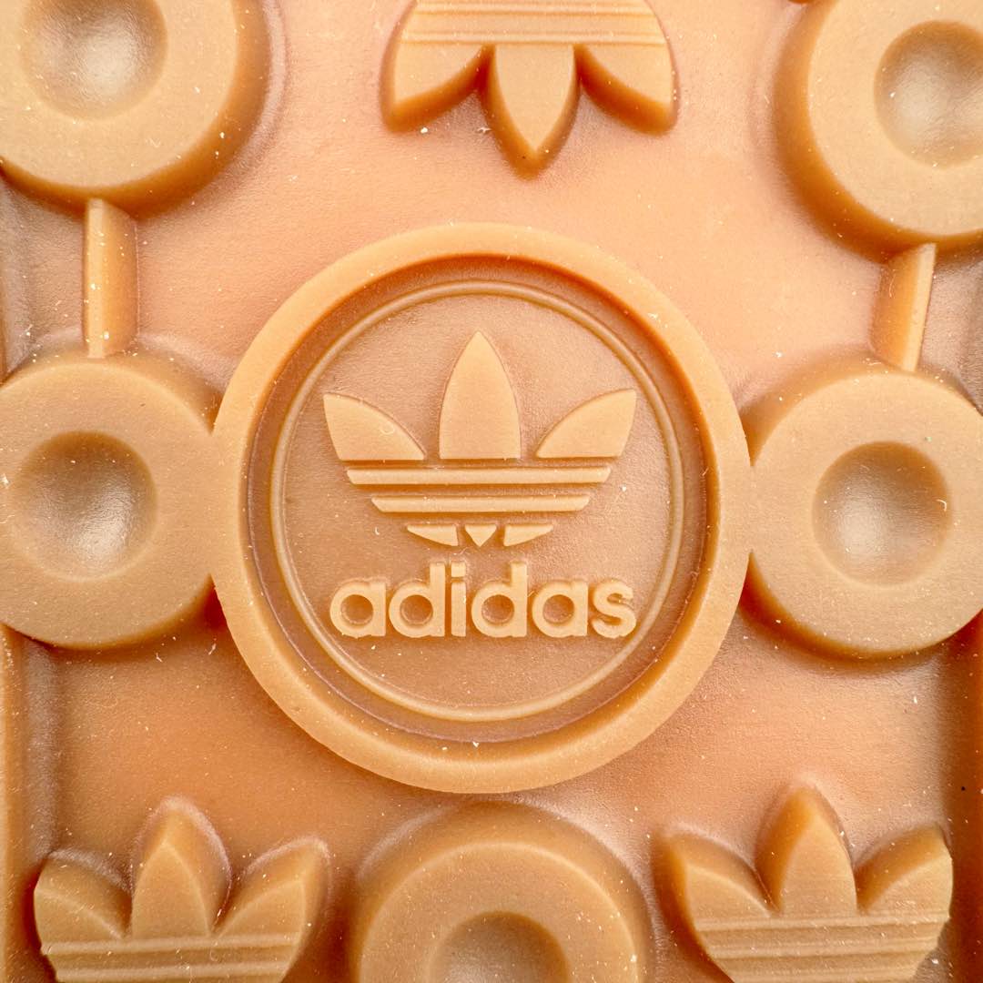 图片[21]-＃CS纯原 AD Originals Gazelle Bold W 羚羊松糕系列复古百搭厚底增高低帮休闲运动板鞋 IG3685 新的一年就要换新的打扮啦！除了设定变美、健身、减肥等目标外，你已经可以利用鞋子来“偷偷改善身材比例”的愿望了！ 因为有一句话。身高不够。鞋子来凑~赶快入手以下各大运动品牌最新推出的“厚底增高运动鞋”吧。 是最好穿最百搭的长腿神器。 重点是……不仅价格不错～鞋子也不错啊！Originals的Gazelle Bold鞋款打造出「超厚底版本」！延续流线鞋型、经典麂皮材质、白色三条线和侧面烫金标志的复古外型，奶油白鞋底高度直接乘3，出门搭上它，保证一路步步高升。尺码：36 36⅔ 37⅓ 38 38⅔ 39⅓ 40-选品中心