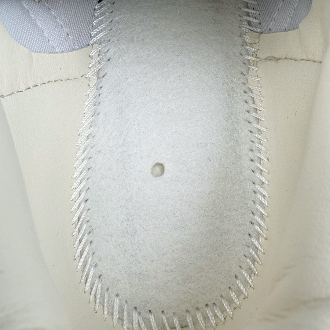 图片[12]-＃CS纯原 AD Originals Gazelle Bold W 羚羊松糕系列复古百搭厚底增高低帮休闲运动板鞋 IG3685 新的一年就要换新的打扮啦！除了设定变美、健身、减肥等目标外，你已经可以利用鞋子来“偷偷改善身材比例”的愿望了！ 因为有一句话。身高不够。鞋子来凑~赶快入手以下各大运动品牌最新推出的“厚底增高运动鞋”吧。 是最好穿最百搭的长腿神器。 重点是……不仅价格不错～鞋子也不错啊！Originals的Gazelle Bold鞋款打造出「超厚底版本」！延续流线鞋型、经典麂皮材质、白色三条线和侧面烫金标志的复古外型，奶油白鞋底高度直接乘3，出门搭上它，保证一路步步高升。尺码：36 36⅔ 37⅓ 38 38⅔ 39⅓ 40-选品中心