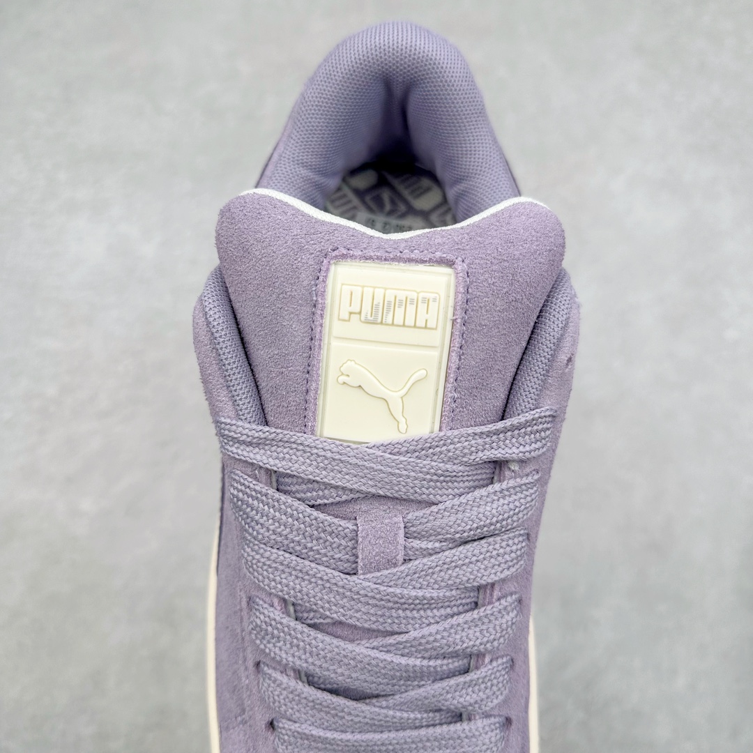 图片[5]-PUMA SUEDE XL 彪马新款面包鞋男女同款复古休闲板鞋 赠送一双鞋带 鞋身通体采用细腻的麂皮材质 厚实柔软 质感出众 鞋侧保留PUMA标志性跑道图案 侧面与后跟点缀金属色PUMA LOGO 兼具辨识度与细节感 加厚鞋垫、饱满鞋舌 搭配加宽扁形鞋带 使得穿着感更加贴合与舒适 值得一提的是 本季SUEDE XL鞋款以黑色、红色及蓝色最为瞩目 经典黑的配色 在低调之余可轻松驾驭任何潮流风格造型 而高饱和度的配色 则是当之无愧的早春出街利器。货号： 395205 尺码：36 37 37.5 38 38.5 39 40 40.5 41 42 42.5 43 44 45-选品中心