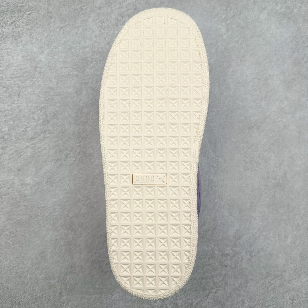 图片[9]-PUMA SUEDE XL 彪马新款面包鞋男女同款复古休闲板鞋 赠送一双鞋带 鞋身通体采用细腻的麂皮材质 厚实柔软 质感出众 鞋侧保留PUMA标志性跑道图案 侧面与后跟点缀金属色PUMA LOGO 兼具辨识度与细节感 加厚鞋垫、饱满鞋舌 搭配加宽扁形鞋带 使得穿着感更加贴合与舒适 值得一提的是 本季SUEDE XL鞋款以黑色、红色及蓝色最为瞩目 经典黑的配色 在低调之余可轻松驾驭任何潮流风格造型 而高饱和度的配色 则是当之无愧的早春出街利器。货号： 395205 尺码：36 37 37.5 38 38.5 39 40 40.5 41 42 42.5 43 44 45-选品中心