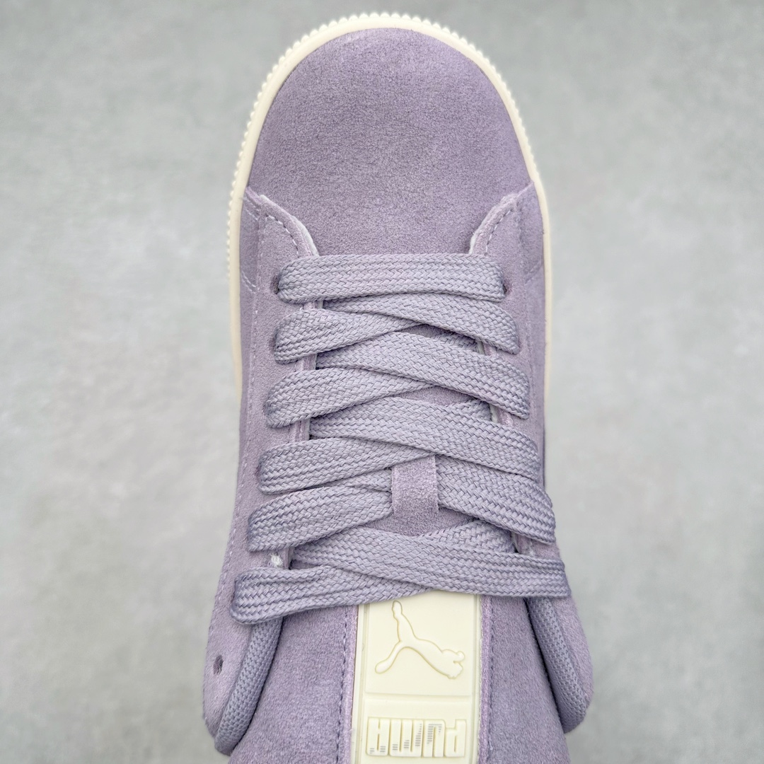 图片[4]-PUMA SUEDE XL 彪马新款面包鞋男女同款复古休闲板鞋 赠送一双鞋带 鞋身通体采用细腻的麂皮材质 厚实柔软 质感出众 鞋侧保留PUMA标志性跑道图案 侧面与后跟点缀金属色PUMA LOGO 兼具辨识度与细节感 加厚鞋垫、饱满鞋舌 搭配加宽扁形鞋带 使得穿着感更加贴合与舒适 值得一提的是 本季SUEDE XL鞋款以黑色、红色及蓝色最为瞩目 经典黑的配色 在低调之余可轻松驾驭任何潮流风格造型 而高饱和度的配色 则是当之无愧的早春出街利器。货号： 395205 尺码：36 37 37.5 38 38.5 39 40 40.5 41 42 42.5 43 44 45-选品中心