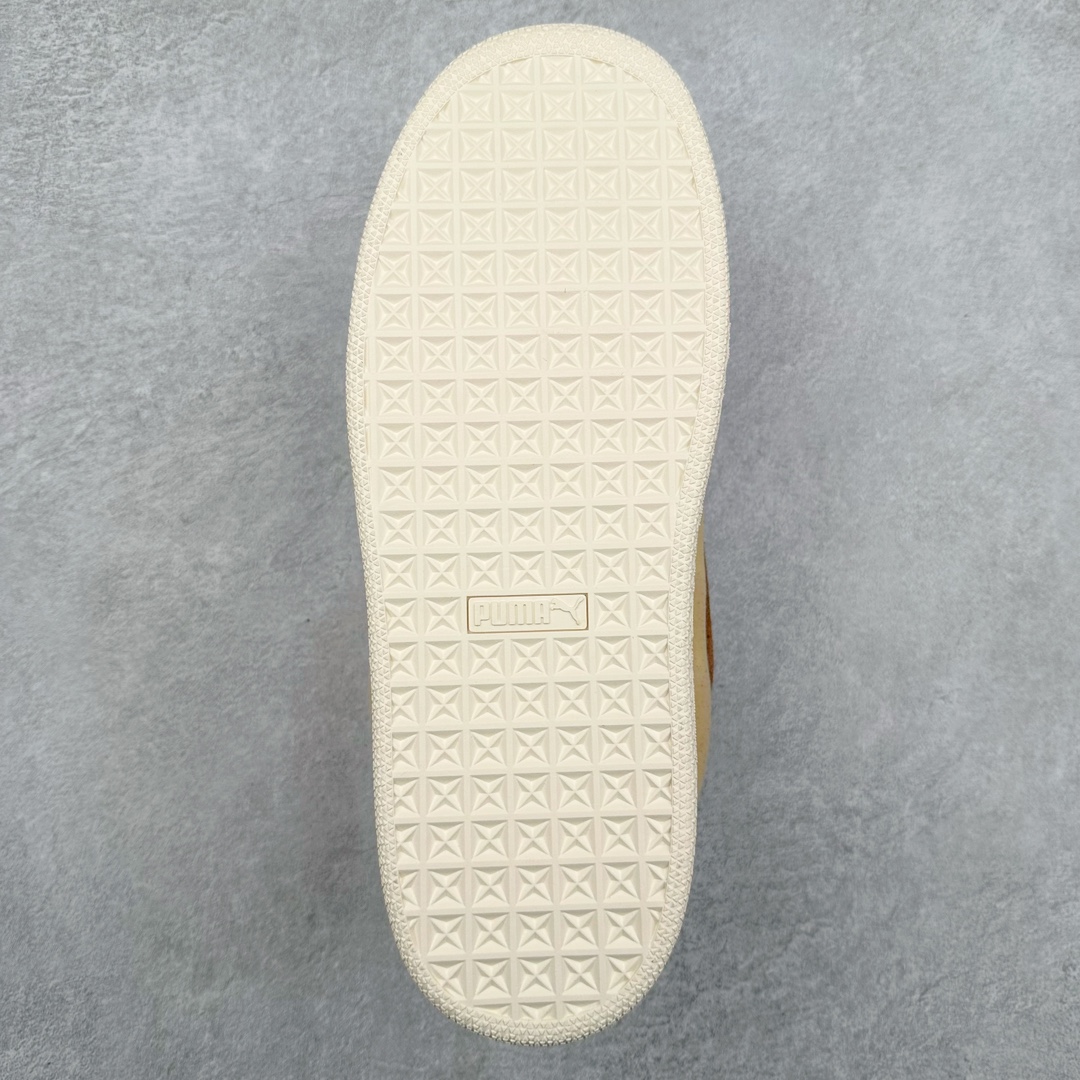 图片[9]-PUMA SUEDE XL 彪马新款面包鞋男女同款复古休闲板鞋 赠送一双鞋带 鞋身通体采用细腻的麂皮材质 厚实柔软 质感出众 鞋侧保留PUMA标志性跑道图案 侧面与后跟点缀金属色PUMA LOGO 兼具辨识度与细节感 加厚鞋垫、饱满鞋舌 搭配加宽扁形鞋带 使得穿着感更加贴合与舒适 值得一提的是 本季SUEDE XL鞋款以黑色、红色及蓝色最为瞩目 经典黑的配色 在低调之余可轻松驾驭任何潮流风格造型 而高饱和度的配色 则是当之无愧的早春出街利器。货号： 395205 尺码：36 37 37.5 38 38.5 39 40 40.5 41 42 42.5 43 44 45-选品中心