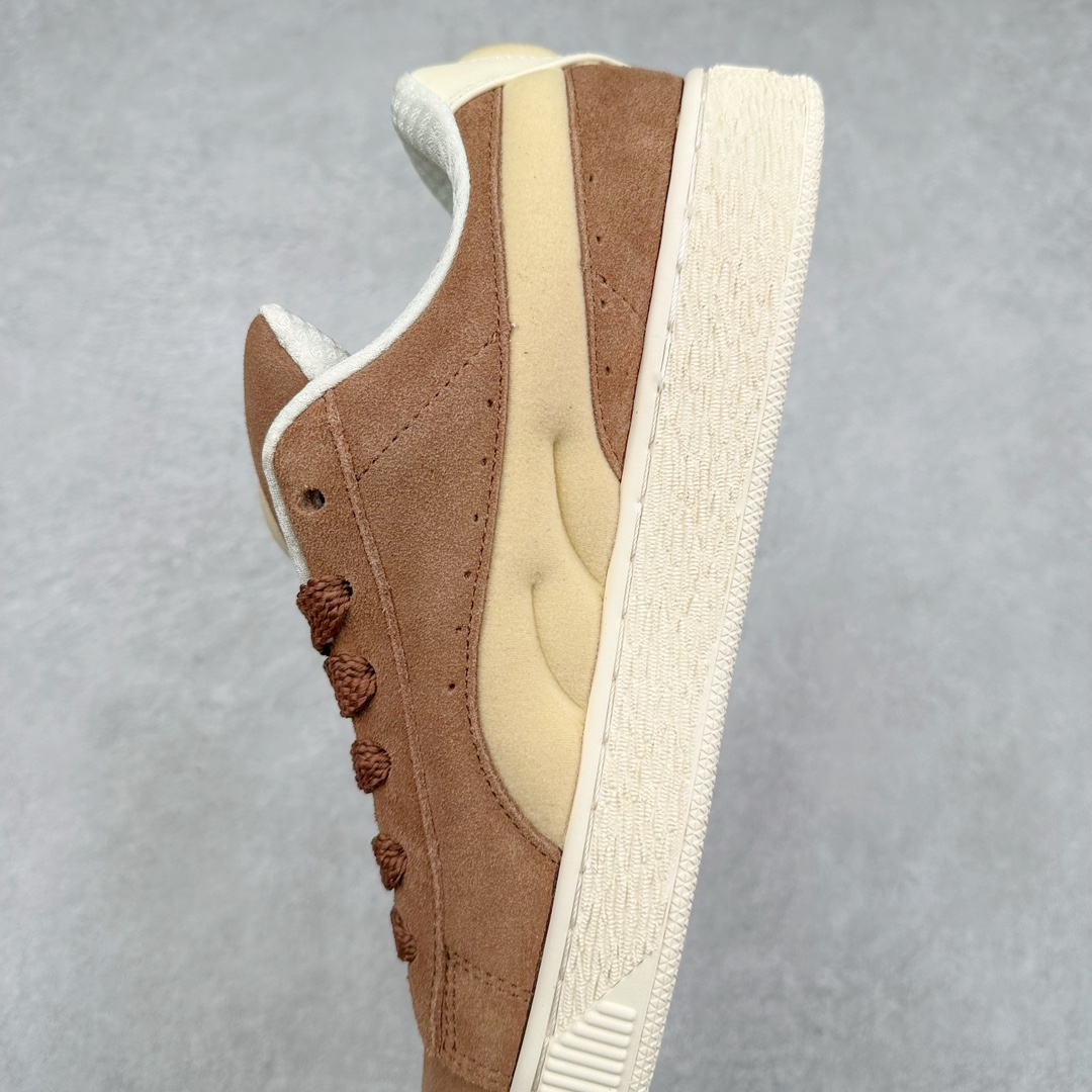 图片[7]-PUMA SUEDE XL 彪马新款面包鞋男女同款复古休闲板鞋 赠送一双鞋带 鞋身通体采用细腻的麂皮材质 厚实柔软 质感出众 鞋侧保留PUMA标志性跑道图案 侧面与后跟点缀金属色PUMA LOGO 兼具辨识度与细节感 加厚鞋垫、饱满鞋舌 搭配加宽扁形鞋带 使得穿着感更加贴合与舒适 值得一提的是 本季SUEDE XL鞋款以黑色、红色及蓝色最为瞩目 经典黑的配色 在低调之余可轻松驾驭任何潮流风格造型 而高饱和度的配色 则是当之无愧的早春出街利器。货号： 395205 尺码：36 37 37.5 38 38.5 39 40 40.5 41 42 42.5 43 44 45-选品中心