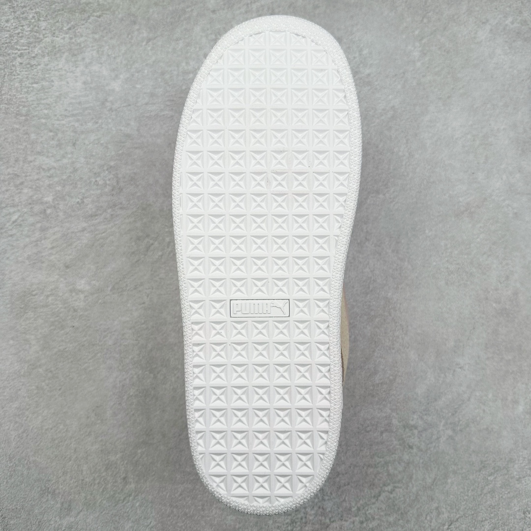 图片[9]-PUMA SUEDE XL 彪马新款面包鞋男女同款复古休闲板鞋 赠送一双鞋带 鞋身通体采用细腻的麂皮材质 厚实柔软 质感出众 鞋侧保留PUMA标志性跑道图案 侧面与后跟点缀金属色PUMA LOGO 兼具辨识度与细节感 加厚鞋垫、饱满鞋舌 搭配加宽扁形鞋带 使得穿着感更加贴合与舒适 值得一提的是 本季SUEDE XL鞋款以黑色、红色及蓝色最为瞩目 经典黑的配色 在低调之余可轻松驾驭任何潮流风格造型 而高饱和度的配色 则是当之无愧的早春出街利器。货号： 395205 尺码：36 37 37.5 38 38.5 39 40 40.5 41 42 42.5 43 44 45-选品中心