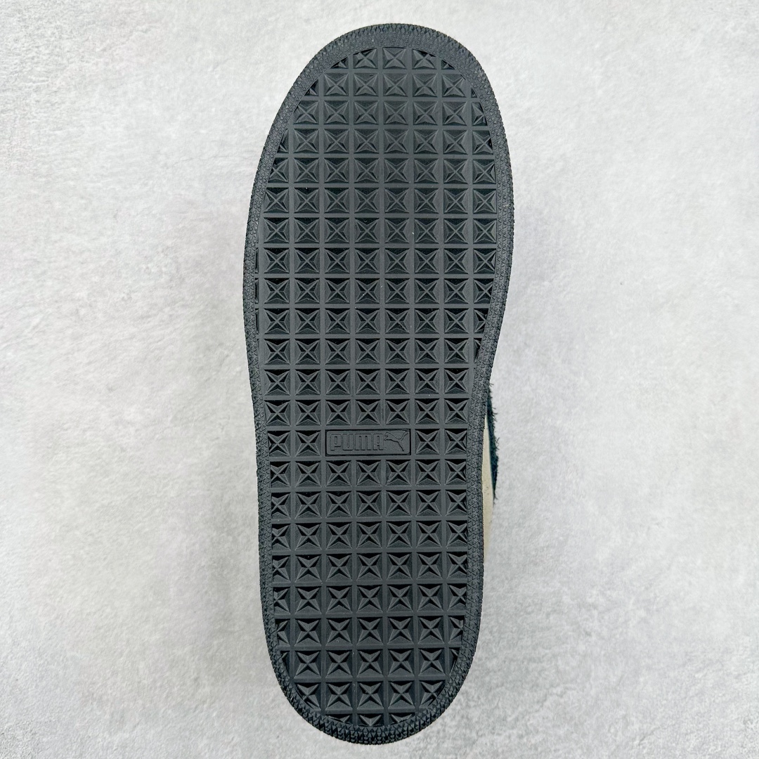 图片[9]-PUMA SUEDE XL 彪马新款面包鞋男女同款复古休闲板鞋 赠送一双鞋带 鞋身通体采用细腻的麂皮材质 厚实柔软 质感出众 鞋侧保留PUMA标志性跑道图案 侧面与后跟点缀金属色PUMA LOGO 兼具辨识度与细节感 加厚鞋垫、饱满鞋舌 搭配加宽扁形鞋带 使得穿着感更加贴合与舒适 值得一提的是 本季SUEDE XL鞋款以黑色、红色及蓝色最为瞩目 经典黑的配色 在低调之余可轻松驾驭任何潮流风格造型 而高饱和度的配色 则是当之无愧的早春出街利器。货号： 395205 尺码：36 37 37.5 38 38.5 39 40 40.5 41 42 42.5 43 44 45-选品中心