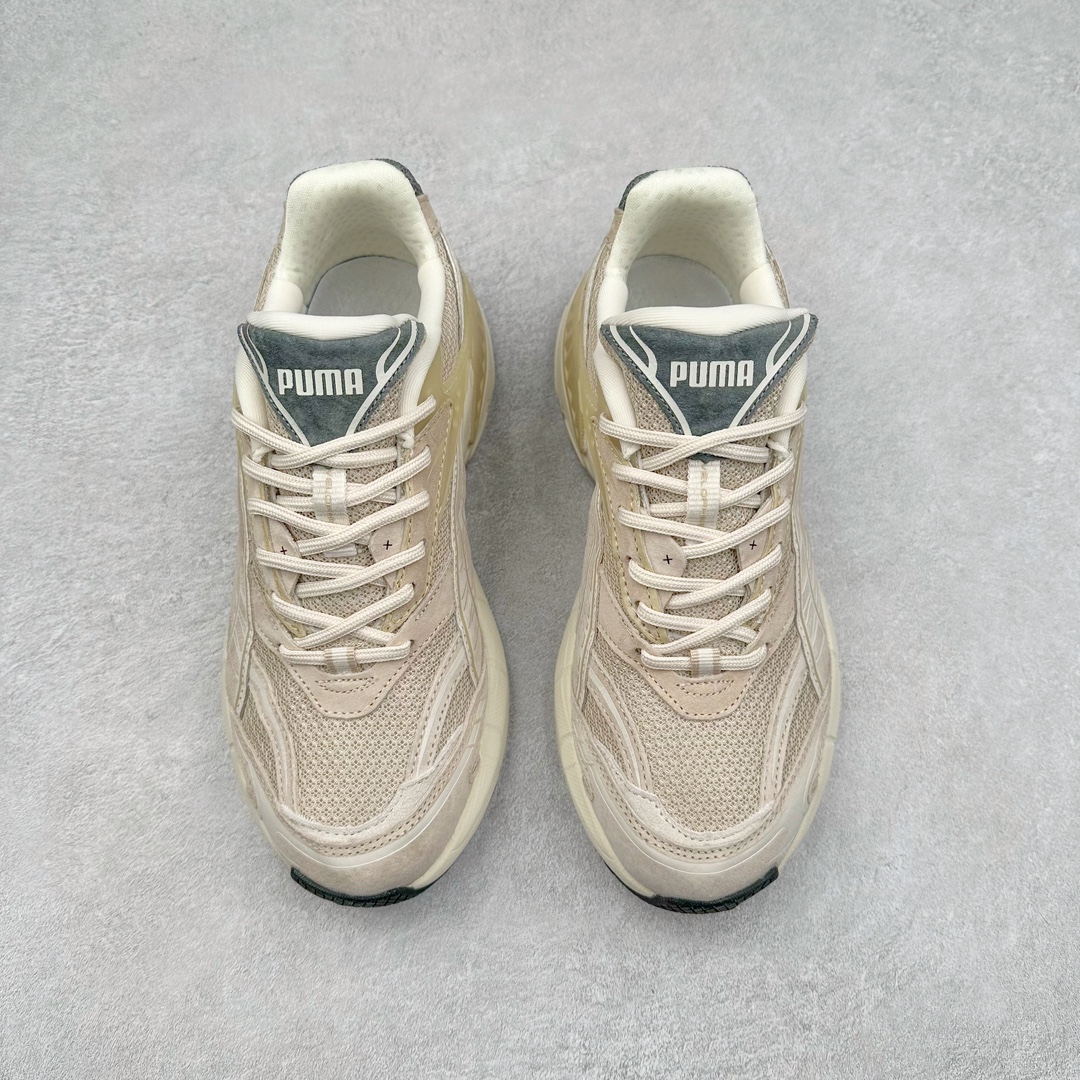 图片[2]-PUMA Velophasis 舒适潮流防滑低帮老爹鞋 全球知名运动品牌彪马推出全新鞋款VELOPHASIS，以千禧年代的无尽创意演绎PUMA复合型运动鞋款，引领复古美学新风尚。全新鞋款VELOPHASIS从PUMA品牌历史档案中千禧时代极具标志性的COMPLETE鞋型中汲取灵感，该系列专为跑步运动而生，推动了包括iCELL、e+CELL以及EverRide在内的多项具有革命代表性的品牌技术发展，至今仍造福世界各地的跑者。全新鞋款VELOPHASIS在此基础之上，寄栖于PUMA的设计愿景，借由Y2K的美学视觉语言，解码潮流基因，碰撞无限可能。全新鞋款VELOPHASIS的设计充分融合了来自千禧年代与当今时代的精髓。鞋面采用不对称设计，以全新材料重塑千禧年代感的设计部件。蜂窝式网眼布、纹理拼接和大胆醒目的造型均旨在致敬COMPLETE系列的经典风格。尺码：36 36.5 37.5 38 38.5 39 40 40.5 41 42 42.5 43 44 44.5 45-选品中心