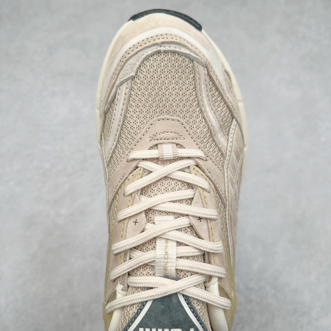 图片[4]-PUMA Velophasis 舒适潮流防滑低帮老爹鞋 全球知名运动品牌彪马推出全新鞋款VELOPHASIS，以千禧年代的无尽创意演绎PUMA复合型运动鞋款，引领复古美学新风尚。全新鞋款VELOPHASIS从PUMA品牌历史档案中千禧时代极具标志性的COMPLETE鞋型中汲取灵感，该系列专为跑步运动而生，推动了包括iCELL、e+CELL以及EverRide在内的多项具有革命代表性的品牌技术发展，至今仍造福世界各地的跑者。全新鞋款VELOPHASIS在此基础之上，寄栖于PUMA的设计愿景，借由Y2K的美学视觉语言，解码潮流基因，碰撞无限可能。全新鞋款VELOPHASIS的设计充分融合了来自千禧年代与当今时代的精髓。鞋面采用不对称设计，以全新材料重塑千禧年代感的设计部件。蜂窝式网眼布、纹理拼接和大胆醒目的造型均旨在致敬COMPLETE系列的经典风格。尺码：36 36.5 37.5 38 38.5 39 40 40.5 41 42 42.5 43 44 44.5 45-选品中心