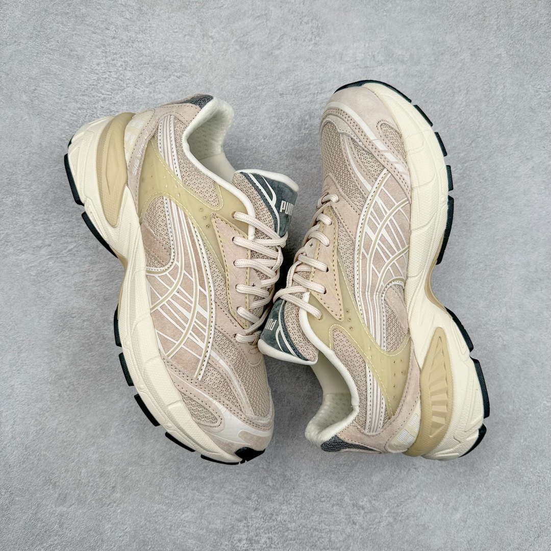 图片[3]-PUMA Velophasis 舒适潮流防滑低帮老爹鞋 全球知名运动品牌彪马推出全新鞋款VELOPHASIS，以千禧年代的无尽创意演绎PUMA复合型运动鞋款，引领复古美学新风尚。全新鞋款VELOPHASIS从PUMA品牌历史档案中千禧时代极具标志性的COMPLETE鞋型中汲取灵感，该系列专为跑步运动而生，推动了包括iCELL、e+CELL以及EverRide在内的多项具有革命代表性的品牌技术发展，至今仍造福世界各地的跑者。全新鞋款VELOPHASIS在此基础之上，寄栖于PUMA的设计愿景，借由Y2K的美学视觉语言，解码潮流基因，碰撞无限可能。全新鞋款VELOPHASIS的设计充分融合了来自千禧年代与当今时代的精髓。鞋面采用不对称设计，以全新材料重塑千禧年代感的设计部件。蜂窝式网眼布、纹理拼接和大胆醒目的造型均旨在致敬COMPLETE系列的经典风格。尺码：36 36.5 37.5 38 38.5 39 40 40.5 41 42 42.5 43 44 44.5 45-选品中心