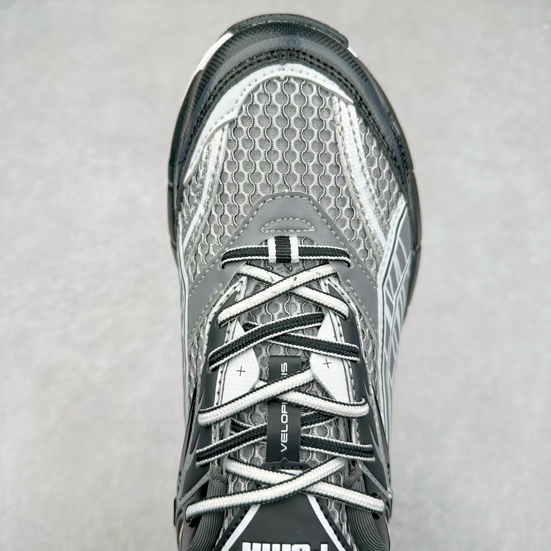 图片[4]-PUMA Velophasis 舒适潮流防滑低帮老爹鞋 全球知名运动品牌彪马推出全新鞋款VELOPHASIS，以千禧年代的无尽创意演绎PUMA复合型运动鞋款，引领复古美学新风尚。全新鞋款VELOPHASIS从PUMA品牌历史档案中千禧时代极具标志性的COMPLETE鞋型中汲取灵感，该系列专为跑步运动而生，推动了包括iCELL、e+CELL以及EverRide在内的多项具有革命代表性的品牌技术发展，至今仍造福世界各地的跑者。全新鞋款VELOPHASIS在此基础之上，寄栖于PUMA的设计愿景，借由Y2K的美学视觉语言，解码潮流基因，碰撞无限可能。全新鞋款VELOPHASIS的设计充分融合了来自千禧年代与当今时代的精髓。鞋面采用不对称设计，以全新材料重塑千禧年代感的设计部件。蜂窝式网眼布、纹理拼接和大胆醒目的造型均旨在致敬COMPLETE系列的经典风格。尺码：36 36.5 37.5 38 38.5 39 40 40.5 41 42 42.5 43 44 44.5 45-选品中心