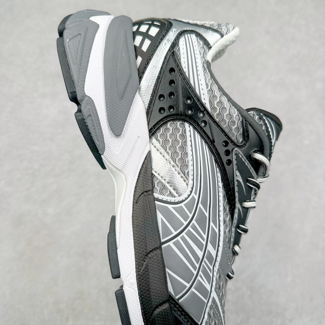 图片[6]-PUMA Velophasis 舒适潮流防滑低帮老爹鞋 全球知名运动品牌彪马推出全新鞋款VELOPHASIS，以千禧年代的无尽创意演绎PUMA复合型运动鞋款，引领复古美学新风尚。全新鞋款VELOPHASIS从PUMA品牌历史档案中千禧时代极具标志性的COMPLETE鞋型中汲取灵感，该系列专为跑步运动而生，推动了包括iCELL、e+CELL以及EverRide在内的多项具有革命代表性的品牌技术发展，至今仍造福世界各地的跑者。全新鞋款VELOPHASIS在此基础之上，寄栖于PUMA的设计愿景，借由Y2K的美学视觉语言，解码潮流基因，碰撞无限可能。全新鞋款VELOPHASIS的设计充分融合了来自千禧年代与当今时代的精髓。鞋面采用不对称设计，以全新材料重塑千禧年代感的设计部件。蜂窝式网眼布、纹理拼接和大胆醒目的造型均旨在致敬COMPLETE系列的经典风格。尺码：36 36.5 37.5 38 38.5 39 40 40.5 41 42 42.5 43 44 44.5 45-选品中心