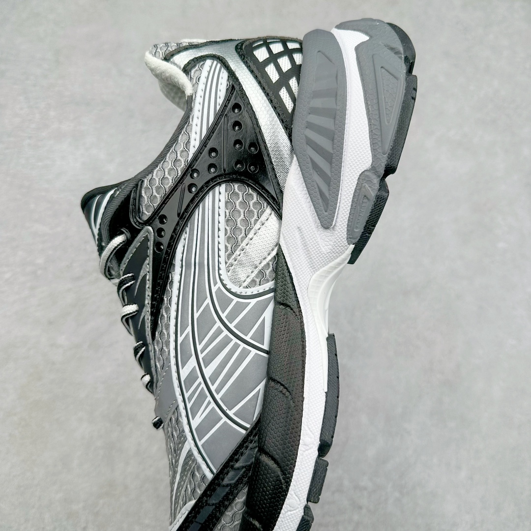 图片[7]-PUMA Velophasis 舒适潮流防滑低帮老爹鞋 全球知名运动品牌彪马推出全新鞋款VELOPHASIS，以千禧年代的无尽创意演绎PUMA复合型运动鞋款，引领复古美学新风尚。全新鞋款VELOPHASIS从PUMA品牌历史档案中千禧时代极具标志性的COMPLETE鞋型中汲取灵感，该系列专为跑步运动而生，推动了包括iCELL、e+CELL以及EverRide在内的多项具有革命代表性的品牌技术发展，至今仍造福世界各地的跑者。全新鞋款VELOPHASIS在此基础之上，寄栖于PUMA的设计愿景，借由Y2K的美学视觉语言，解码潮流基因，碰撞无限可能。全新鞋款VELOPHASIS的设计充分融合了来自千禧年代与当今时代的精髓。鞋面采用不对称设计，以全新材料重塑千禧年代感的设计部件。蜂窝式网眼布、纹理拼接和大胆醒目的造型均旨在致敬COMPLETE系列的经典风格。尺码：36 36.5 37.5 38 38.5 39 40 40.5 41 42 42.5 43 44 44.5 45-选品中心