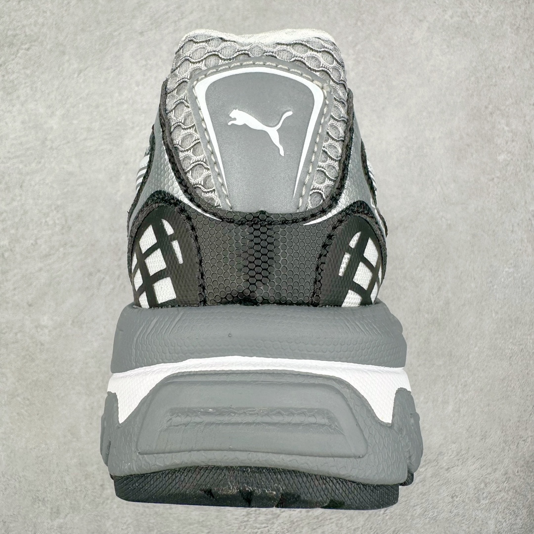 图片[8]-PUMA Velophasis 舒适潮流防滑低帮老爹鞋 全球知名运动品牌彪马推出全新鞋款VELOPHASIS，以千禧年代的无尽创意演绎PUMA复合型运动鞋款，引领复古美学新风尚。全新鞋款VELOPHASIS从PUMA品牌历史档案中千禧时代极具标志性的COMPLETE鞋型中汲取灵感，该系列专为跑步运动而生，推动了包括iCELL、e+CELL以及EverRide在内的多项具有革命代表性的品牌技术发展，至今仍造福世界各地的跑者。全新鞋款VELOPHASIS在此基础之上，寄栖于PUMA的设计愿景，借由Y2K的美学视觉语言，解码潮流基因，碰撞无限可能。全新鞋款VELOPHASIS的设计充分融合了来自千禧年代与当今时代的精髓。鞋面采用不对称设计，以全新材料重塑千禧年代感的设计部件。蜂窝式网眼布、纹理拼接和大胆醒目的造型均旨在致敬COMPLETE系列的经典风格。尺码：36 36.5 37.5 38 38.5 39 40 40.5 41 42 42.5 43 44 44.5 45-选品中心