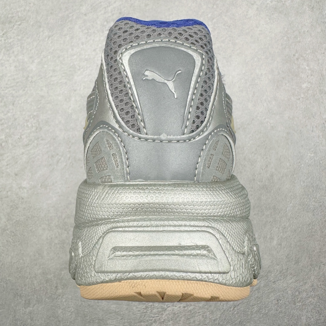 图片[8]-PUMA Velophasis 舒适潮流防滑低帮老爹鞋 全球知名运动品牌彪马推出全新鞋款VELOPHASIS，以千禧年代的无尽创意演绎PUMA复合型运动鞋款，引领复古美学新风尚。全新鞋款VELOPHASIS从PUMA品牌历史档案中千禧时代极具标志性的COMPLETE鞋型中汲取灵感，该系列专为跑步运动而生，推动了包括iCELL、e+CELL以及EverRide在内的多项具有革命代表性的品牌技术发展，至今仍造福世界各地的跑者。全新鞋款VELOPHASIS在此基础之上，寄栖于PUMA的设计愿景，借由Y2K的美学视觉语言，解码潮流基因，碰撞无限可能。全新鞋款VELOPHASIS的设计充分融合了来自千禧年代与当今时代的精髓。鞋面采用不对称设计，以全新材料重塑千禧年代感的设计部件。蜂窝式网眼布、纹理拼接和大胆醒目的造型均旨在致敬COMPLETE系列的经典风格。尺码：36 36.5 37.5 38 38.5 39 40 40.5 41 42 42.5 43 44 44.5 45-选品中心