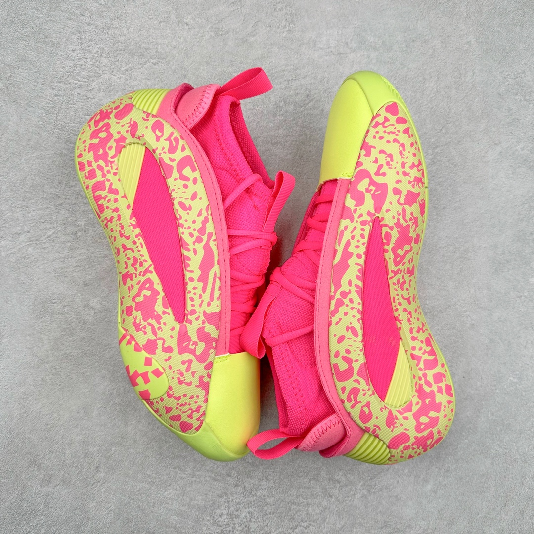 图片[3]-AD Harden Vol. 8 哈登八代签名篮球鞋 IE2689 采用了“袜套式”设计，在十多年前这一设计极为风靡，将帅气和简洁融为一体。现在Harden Vol. 8将袜套鞋领重新拾起，并配合内靴，易穿脱且包裹佳。泪滴形EVA结构骨架提供横向支持和快速移动时的稳定性。全掌JET BOOST科技提供缓震和能量反馈，助你整场保持活力。多向“JH”抓地纹路设计提供优秀抓地力，使球员能够在场上迅速变向、急停或启动，更好地掌控比赛。尺码：40 40.5 41 42 42.5 43 44 44.5 45 46-选品中心