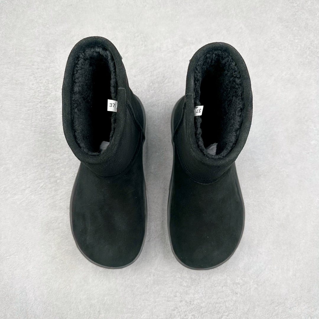 图片[2]-Bottega Veneta BV葆蝶家Snap牛皮耐磨百搭短靴 选用优质材料 精细制作 经典设计 展现优雅气质 舒适脚感 轻松穿梭 适合各种场合 彰显魅力 品味与舒适兼得 演绎自信自然 步履间散发迷人韵味 展现独特风采 Ins上超火 欧美街拍出镜率超高 最高版本发售 圆圆胖胖的鞋型 穿上之后非常的藏肉 原版进口牛反绒麂皮面料 有光泽 超有质感 内里垫脚全进口羊羔毛 羊毛足足2cm厚 舒适保暖 北方过冬完全 定制原版防滑EVA大底 轻便防滑 底厚：4cm 尺码：35 36 37 38 39 40-选品中心