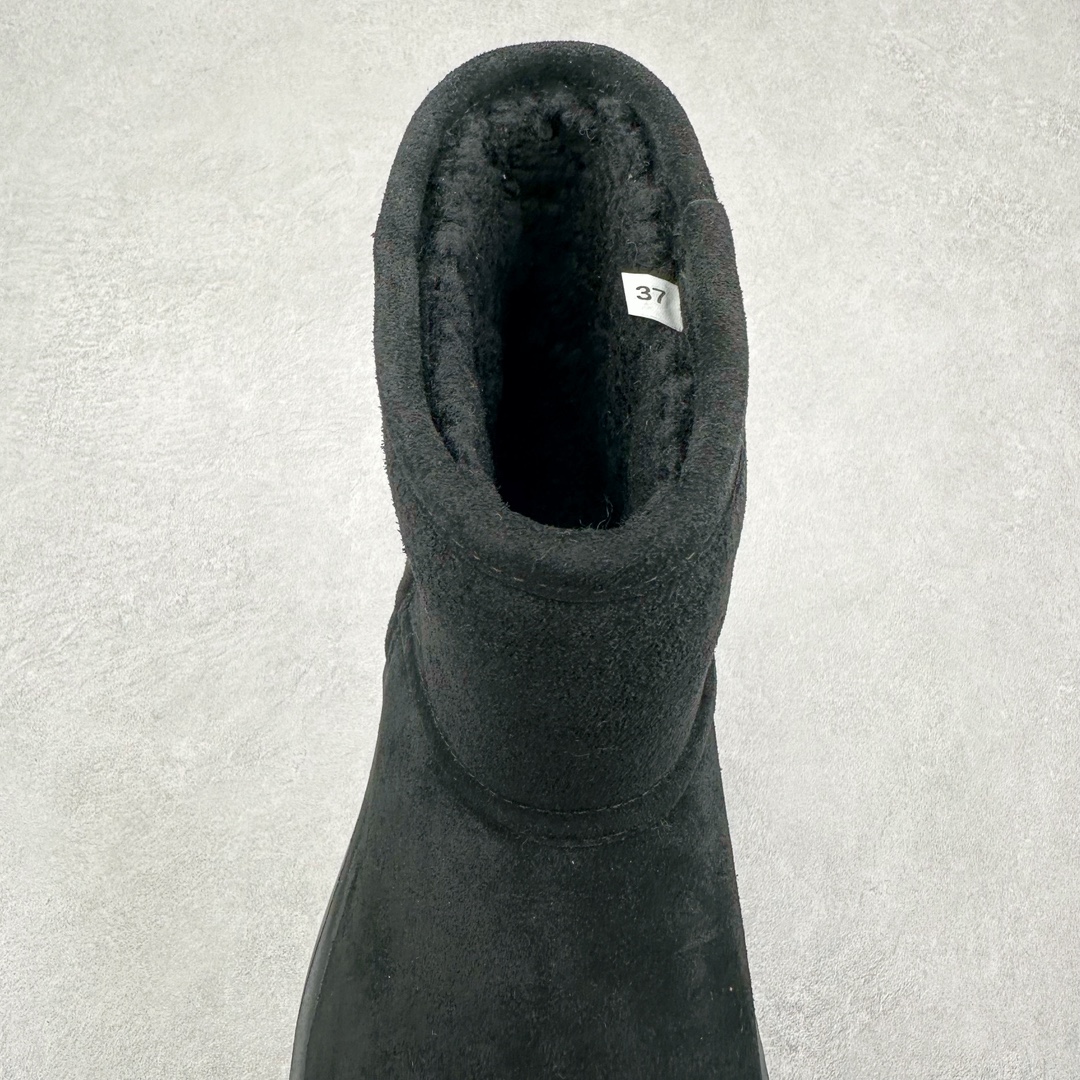 图片[5]-Bottega Veneta BV葆蝶家Snap牛皮耐磨百搭短靴 选用优质材料 精细制作 经典设计 展现优雅气质 舒适脚感 轻松穿梭 适合各种场合 彰显魅力 品味与舒适兼得 演绎自信自然 步履间散发迷人韵味 展现独特风采 Ins上超火 欧美街拍出镜率超高 最高版本发售 圆圆胖胖的鞋型 穿上之后非常的藏肉 原版进口牛反绒麂皮面料 有光泽 超有质感 内里垫脚全进口羊羔毛 羊毛足足2cm厚 舒适保暖 北方过冬完全 定制原版防滑EVA大底 轻便防滑 底厚：4cm 尺码：35 36 37 38 39 40-选品中心