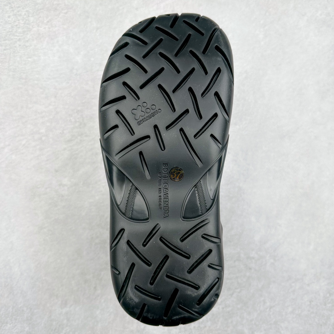 图片[9]-Bottega Veneta BV葆蝶家Snap牛皮耐磨百搭短靴 选用优质材料 精细制作 经典设计 展现优雅气质 舒适脚感 轻松穿梭 适合各种场合 彰显魅力 品味与舒适兼得 演绎自信自然 步履间散发迷人韵味 展现独特风采 Ins上超火 欧美街拍出镜率超高 最高版本发售 圆圆胖胖的鞋型 穿上之后非常的藏肉 原版进口牛反绒麂皮面料 有光泽 超有质感 内里垫脚全进口羊羔毛 羊毛足足2cm厚 舒适保暖 北方过冬完全 定制原版防滑EVA大底 轻便防滑 底厚：4cm 尺码：35 36 37 38 39 40-选品中心