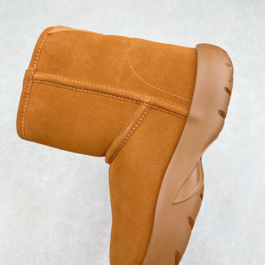 图片[7]-Bottega Veneta BV葆蝶家Snap牛皮耐磨百搭短靴 选用优质材料 精细制作 经典设计 展现优雅气质 舒适脚感 轻松穿梭 适合各种场合 彰显魅力 品味与舒适兼得 演绎自信自然 步履间散发迷人韵味 展现独特风采 Ins上超火 欧美街拍出镜率超高 最高版本发售 圆圆胖胖的鞋型 穿上之后非常的藏肉 原版进口牛反绒麂皮面料 有光泽 超有质感 内里垫脚全进口羊羔毛 羊毛足足2cm厚 舒适保暖 北方过冬完全 定制原版防滑EVA大底 轻便防滑 底厚：4cm 尺码：35 36 37 38 39 40-选品中心