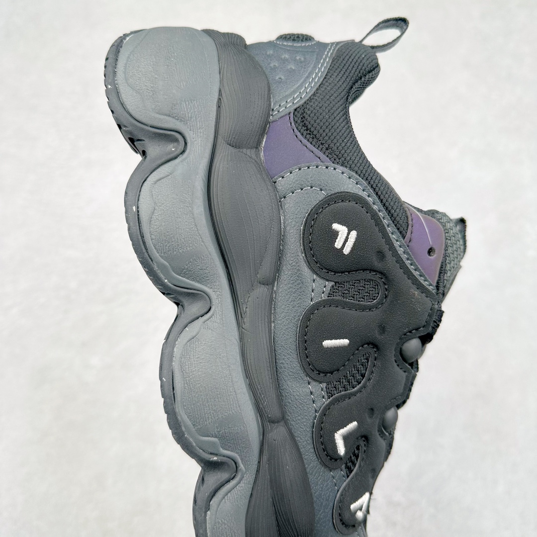 图片[6]-FILA PEASE 斐乐豌豆鞋舒适百搭防滑耐磨低帮生活休闲鞋老爹鞋 FILA的植物系穿搭深谙潮流之道，Clean-Fit的清新风格深深影响着City Boys & Girls。豌豆鞋的外观可谓一眼入魂，设计灵感来源于豌豆荚碱水面包，在鞋廓形保留薄款面包鞋DNA的基础上，发展并创新“面包鞋”风格，如垂挂豆子的鞋面，双层双色中底的鞋底都为这双鞋增添了独特的辨识度。独有的圆鼓豌豆形鞋面设计，鞋面革料做鼓，犹如一颗颗垂挂的豆子，圆润可爱，充满趣味；双层豌豆荚中底设计上层轻能发泡豆荚，下层柔能发泡豌豆形中底，打造圆润软弹、形象有趣的豌豆荚中底。饱满的外形带来温暖质感，上脚圆润，凸显腿部线条，时尚百搭。作为今年秋冬的出街鞋款，实在太合适不过了。豌豆鞋不仅外观令人过目不忘，并且脚感出众，独家的发泡材料提供了轻质软弹的舒适度，即便日行两万步也不会觉得疲惫，同时适应各种穿着场合，轻松搭配各种服饰。尺码：36 36.5 37.5 38 38.5 39 40 40.5 41 42 42.5 43 44 44.5 45-选品中心