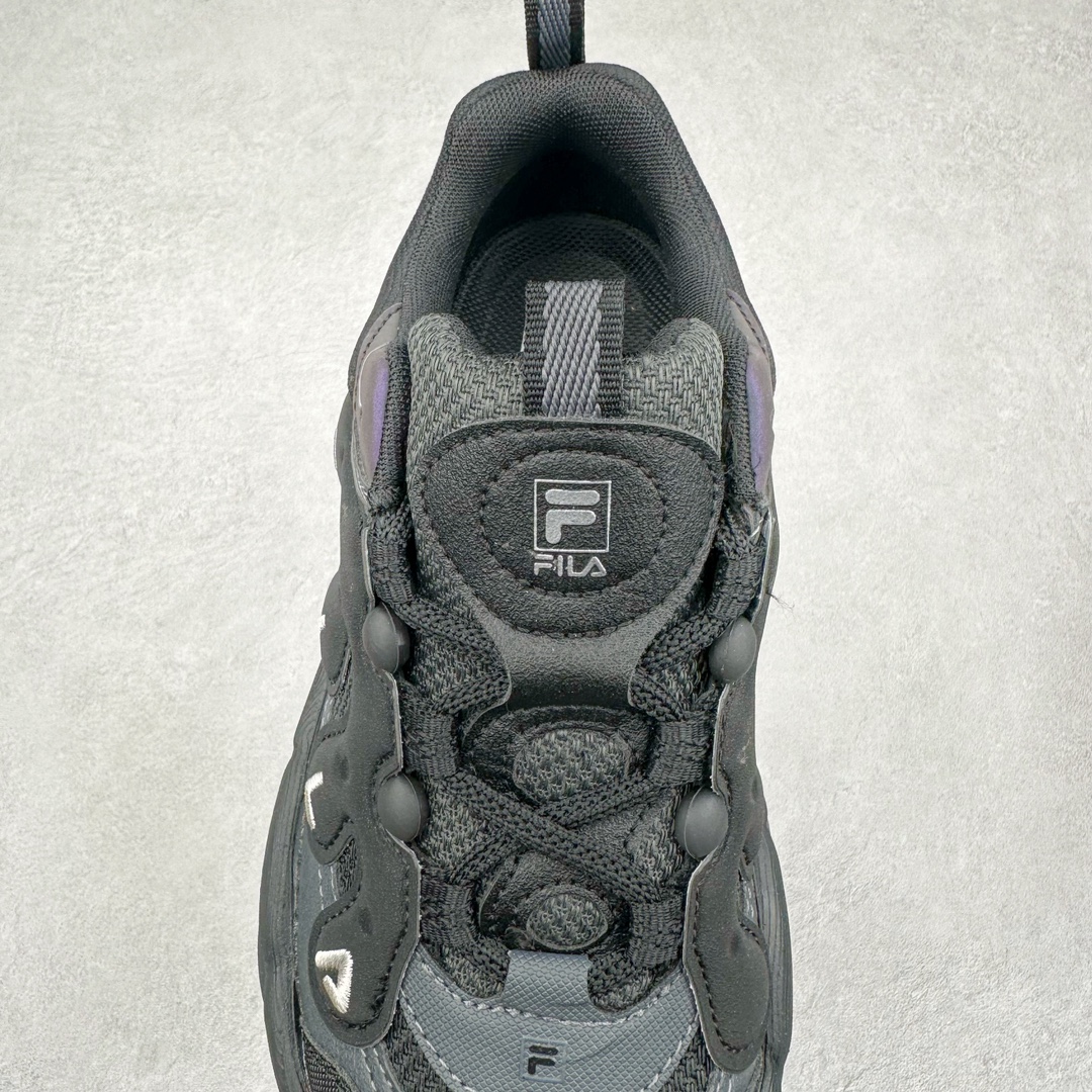 图片[5]-FILA PEASE 斐乐豌豆鞋舒适百搭防滑耐磨低帮生活休闲鞋老爹鞋 FILA的植物系穿搭深谙潮流之道，Clean-Fit的清新风格深深影响着City Boys & Girls。豌豆鞋的外观可谓一眼入魂，设计灵感来源于豌豆荚碱水面包，在鞋廓形保留薄款面包鞋DNA的基础上，发展并创新“面包鞋”风格，如垂挂豆子的鞋面，双层双色中底的鞋底都为这双鞋增添了独特的辨识度。独有的圆鼓豌豆形鞋面设计，鞋面革料做鼓，犹如一颗颗垂挂的豆子，圆润可爱，充满趣味；双层豌豆荚中底设计上层轻能发泡豆荚，下层柔能发泡豌豆形中底，打造圆润软弹、形象有趣的豌豆荚中底。饱满的外形带来温暖质感，上脚圆润，凸显腿部线条，时尚百搭。作为今年秋冬的出街鞋款，实在太合适不过了。豌豆鞋不仅外观令人过目不忘，并且脚感出众，独家的发泡材料提供了轻质软弹的舒适度，即便日行两万步也不会觉得疲惫，同时适应各种穿着场合，轻松搭配各种服饰。尺码：36 36.5 37.5 38 38.5 39 40 40.5 41 42 42.5 43 44 44.5 45-选品中心