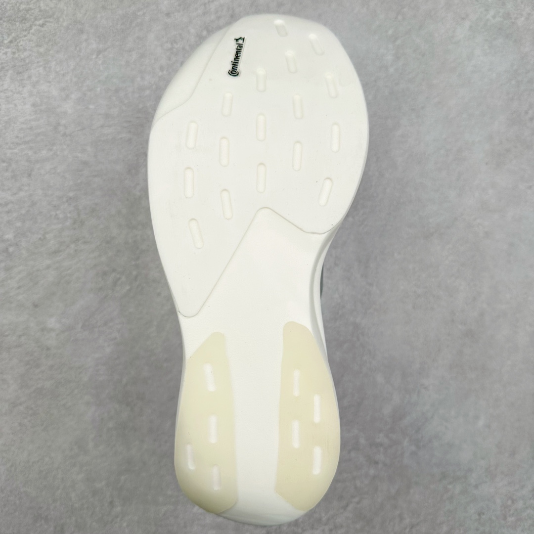 图片[9]-AD Adizero Eva SL M 零度进化版系列低帮轻便透气竞速休闲运动慢跑鞋 JR6207 相信大家对去年 adidas 横空出世的「顶级超跑」adiZero Adios Pro EVO 1 记忆犹新！不仅登顶阿迪史上最轻跑鞋宝座，更在接下来的全球马拉松赛事中，持续书写着惊人成绩，被网友戏称新一代「阿迪神鞋」全网刷屏！极简设计语言与强烈速度感和存在感的鞋侧三线，让人过目不忘，特别种草！其中定位于中长跑训练的 adidas Adizero Evo SL，整体外观造型与 adiZero Adios Pro EVO 1 非常相似。中底配置方面搭载全掌 Lightstrike Pro，鞋面采用透气网面示人，契合日常训练鞋的定位，更加耐用。外底给到了马牌橡胶，及类似上代竞速旗舰 adidas Adizero Adios Pro 3 区域分布。整体看下来无论是外观的鲜明辨识度，还是配置的扎实程度都很顶。尺码：36 36⅔ 37⅓ 38 38⅔ 39⅓ 40 40⅔ 41⅓ 42 42⅔ 43⅓ 44 45-选品中心