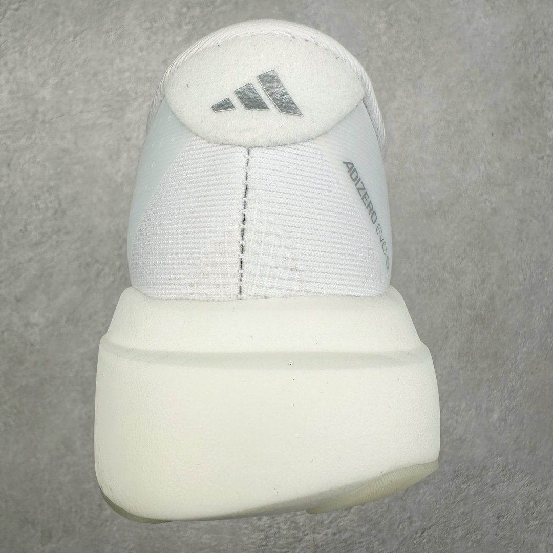 图片[8]-AD Adizero Eva SL M 零度进化版系列低帮轻便透气竞速休闲运动慢跑鞋 JR6207 相信大家对去年 adidas 横空出世的「顶级超跑」adiZero Adios Pro EVO 1 记忆犹新！不仅登顶阿迪史上最轻跑鞋宝座，更在接下来的全球马拉松赛事中，持续书写着惊人成绩，被网友戏称新一代「阿迪神鞋」全网刷屏！极简设计语言与强烈速度感和存在感的鞋侧三线，让人过目不忘，特别种草！其中定位于中长跑训练的 adidas Adizero Evo SL，整体外观造型与 adiZero Adios Pro EVO 1 非常相似。中底配置方面搭载全掌 Lightstrike Pro，鞋面采用透气网面示人，契合日常训练鞋的定位，更加耐用。外底给到了马牌橡胶，及类似上代竞速旗舰 adidas Adizero Adios Pro 3 区域分布。整体看下来无论是外观的鲜明辨识度，还是配置的扎实程度都很顶。尺码：36 36⅔ 37⅓ 38 38⅔ 39⅓ 40 40⅔ 41⅓ 42 42⅔ 43⅓ 44 45-选品中心