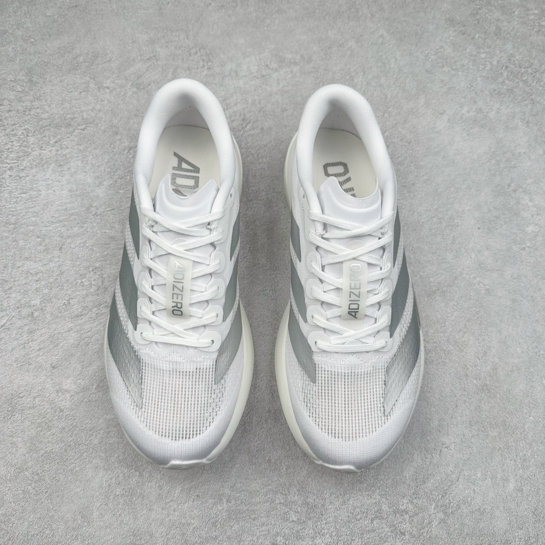 图片[2]-AD Adizero Eva SL M 零度进化版系列低帮轻便透气竞速休闲运动慢跑鞋 JR6207 相信大家对去年 adidas 横空出世的「顶级超跑」adiZero Adios Pro EVO 1 记忆犹新！不仅登顶阿迪史上最轻跑鞋宝座，更在接下来的全球马拉松赛事中，持续书写着惊人成绩，被网友戏称新一代「阿迪神鞋」全网刷屏！极简设计语言与强烈速度感和存在感的鞋侧三线，让人过目不忘，特别种草！其中定位于中长跑训练的 adidas Adizero Evo SL，整体外观造型与 adiZero Adios Pro EVO 1 非常相似。中底配置方面搭载全掌 Lightstrike Pro，鞋面采用透气网面示人，契合日常训练鞋的定位，更加耐用。外底给到了马牌橡胶，及类似上代竞速旗舰 adidas Adizero Adios Pro 3 区域分布。整体看下来无论是外观的鲜明辨识度，还是配置的扎实程度都很顶。尺码：36 36⅔ 37⅓ 38 38⅔ 39⅓ 40 40⅔ 41⅓ 42 42⅔ 43⅓ 44 45-选品中心