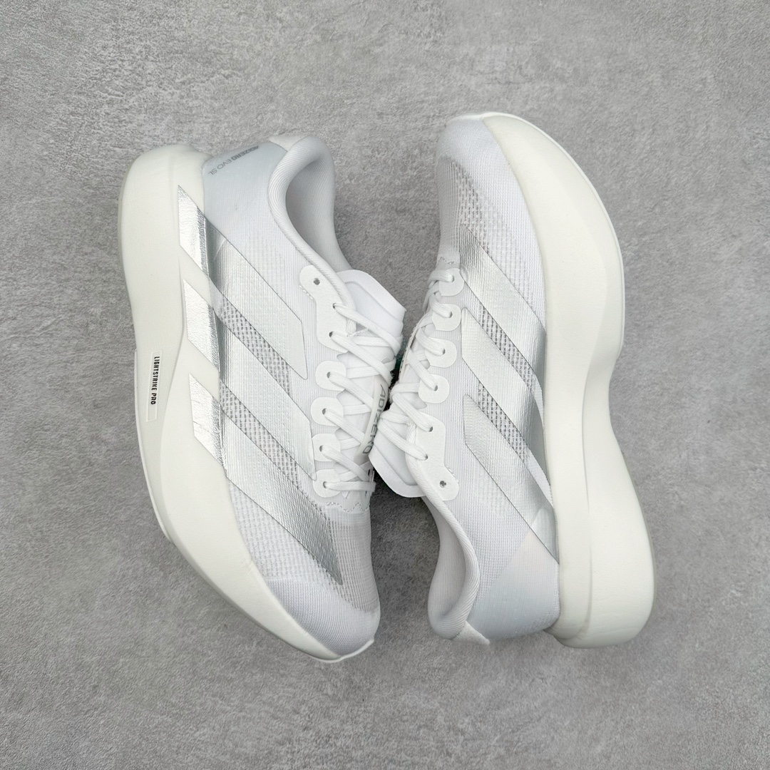 图片[3]-AD Adizero Eva SL M 零度进化版系列低帮轻便透气竞速休闲运动慢跑鞋 JR6207 相信大家对去年 adidas 横空出世的「顶级超跑」adiZero Adios Pro EVO 1 记忆犹新！不仅登顶阿迪史上最轻跑鞋宝座，更在接下来的全球马拉松赛事中，持续书写着惊人成绩，被网友戏称新一代「阿迪神鞋」全网刷屏！极简设计语言与强烈速度感和存在感的鞋侧三线，让人过目不忘，特别种草！其中定位于中长跑训练的 adidas Adizero Evo SL，整体外观造型与 adiZero Adios Pro EVO 1 非常相似。中底配置方面搭载全掌 Lightstrike Pro，鞋面采用透气网面示人，契合日常训练鞋的定位，更加耐用。外底给到了马牌橡胶，及类似上代竞速旗舰 adidas Adizero Adios Pro 3 区域分布。整体看下来无论是外观的鲜明辨识度，还是配置的扎实程度都很顶。尺码：36 36⅔ 37⅓ 38 38⅔ 39⅓ 40 40⅔ 41⅓ 42 42⅔ 43⅓ 44 45-选品中心