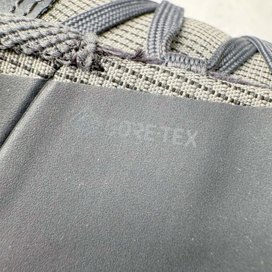 图片[14]-＃GD广顶 Arcteryx Aerios AURA 始祖鸟系列长距离越野登山徒步户外防水多功能运动跑鞋 独家原底面配置 全套原厂生产指令 内外盒标包装纸鞋带配件均同步公司 公司一样的东西 放心开冲 外贸 零售 裸鞋 渠道货 随意操作 承诺半个月内开胶直接换新 尺码：39.5 40 40.5 41 42 42.5 43 44 44.5 45-选品中心