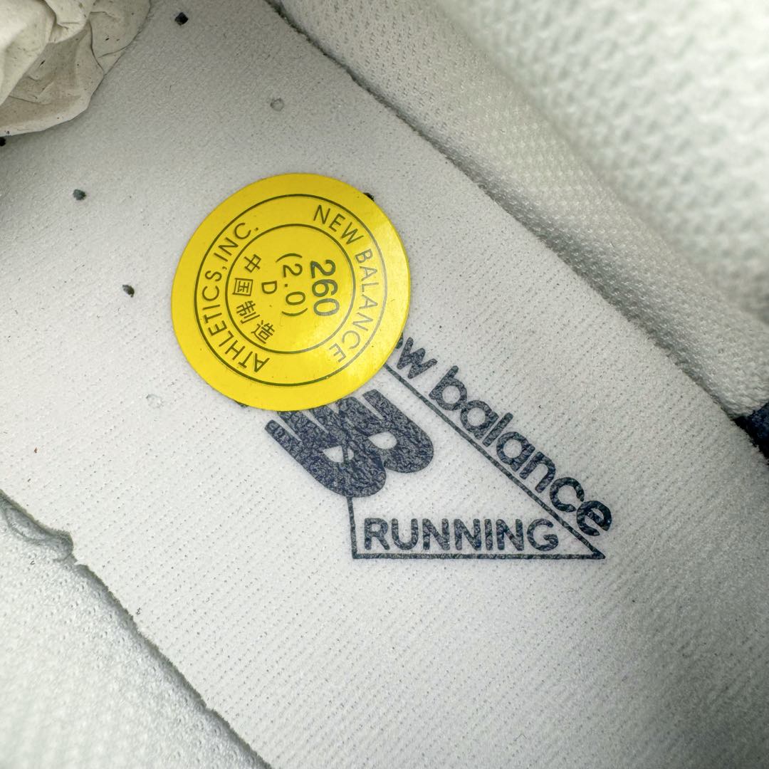 图片[12]-＃G版纯原 New Balance NB530 新百伦复古透气跑步鞋 全套原楦原纸板原厂数据开发 同步原鞋一次Model大底 全鞋电脑针车加持 原厂网布TPU高频工艺 正确中底拉帮 高密度丽新布中底 抛弃过往以皮革为主的人气轮廓 以极具复古风范的跑鞋外观呈现 设计上全鞋以简约清爽的纯白色作基底 鞋身覆盖大面积织物网眼材质 并于鞋头、鞋带孔眼片等细节处点缀对比鲜明的反光银镀层凸显 鞋舌、侧身等位置则辅以一贯的「N」字标志和品牌徽标彰显身份 最后通过搭载的 ABZORB 缓震中底完善整体造型 尺码：36 37 37.5 38 38.5 39.5 40 40.5 41.5 42 42.5 43 44 44.5 45 45.5 46.5 47-选品中心