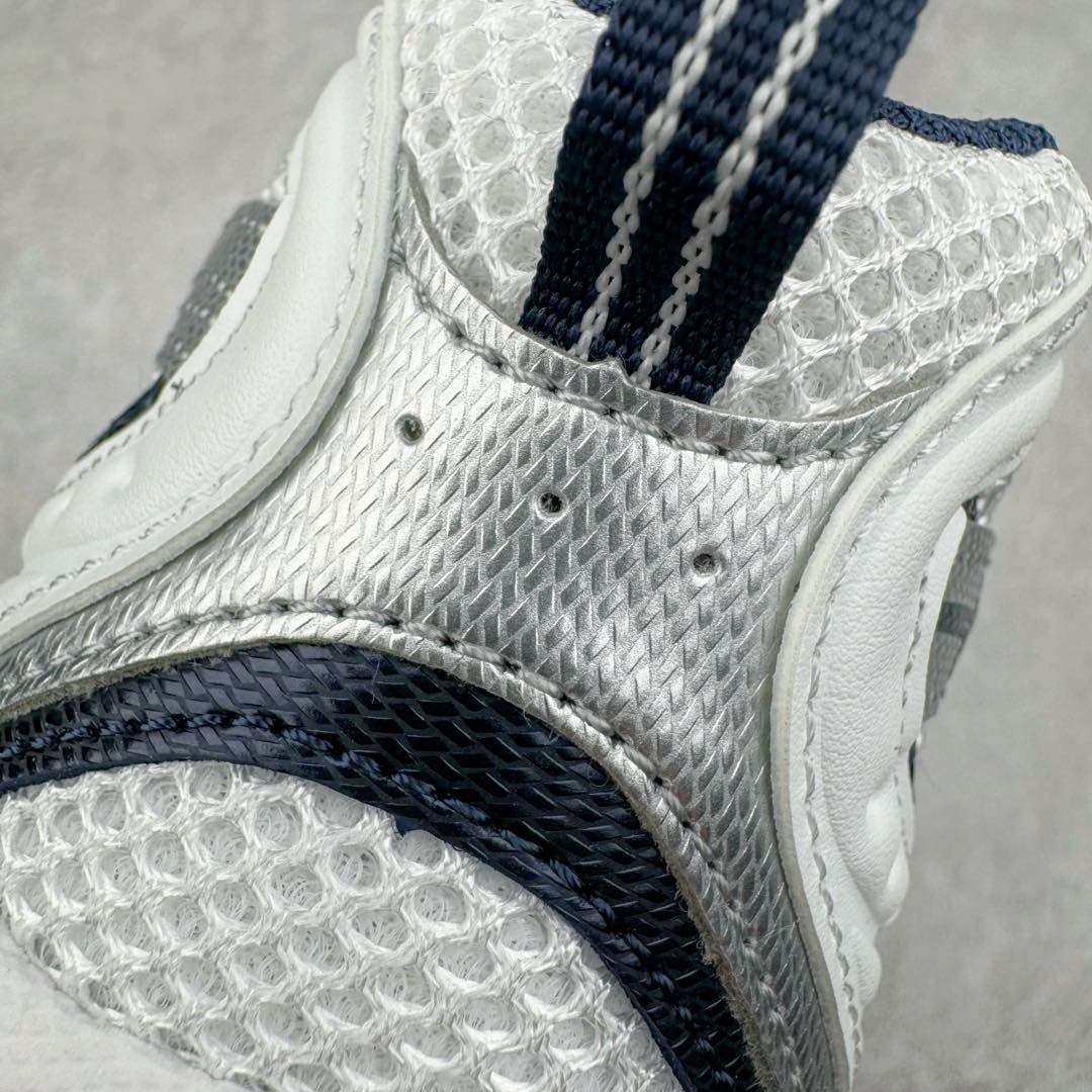 图片[15]-＃G版纯原 New Balance NB530 新百伦复古透气跑步鞋 全套原楦原纸板原厂数据开发 同步原鞋一次Model大底 全鞋电脑针车加持 原厂网布TPU高频工艺 正确中底拉帮 高密度丽新布中底 抛弃过往以皮革为主的人气轮廓 以极具复古风范的跑鞋外观呈现 设计上全鞋以简约清爽的纯白色作基底 鞋身覆盖大面积织物网眼材质 并于鞋头、鞋带孔眼片等细节处点缀对比鲜明的反光银镀层凸显 鞋舌、侧身等位置则辅以一贯的「N」字标志和品牌徽标彰显身份 最后通过搭载的 ABZORB 缓震中底完善整体造型 尺码：36 37 37.5 38 38.5 39.5 40 40.5 41.5 42 42.5 43 44 44.5 45 45.5 46.5 47-选品中心