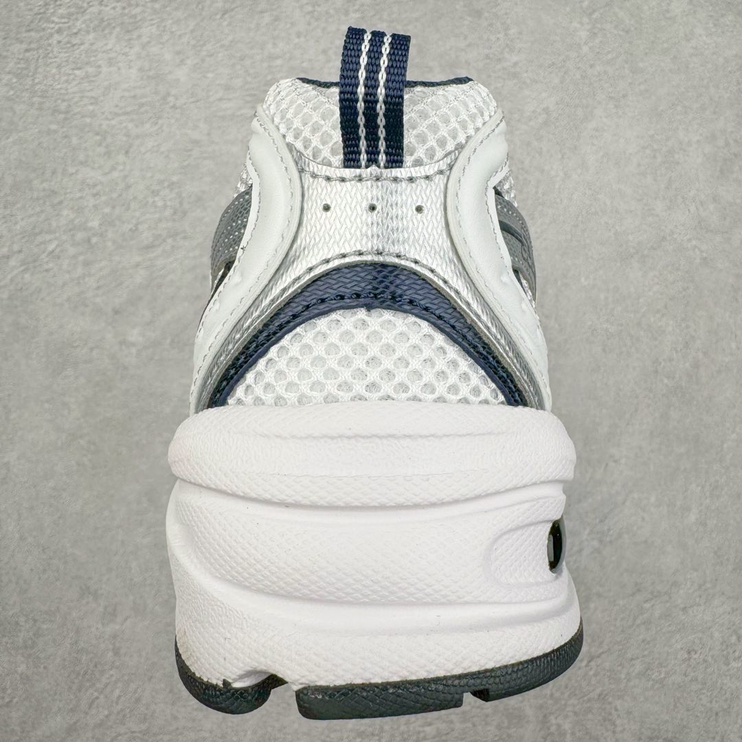 图片[8]-＃G版纯原 New Balance NB530 新百伦复古透气跑步鞋 全套原楦原纸板原厂数据开发 同步原鞋一次Model大底 全鞋电脑针车加持 原厂网布TPU高频工艺 正确中底拉帮 高密度丽新布中底 抛弃过往以皮革为主的人气轮廓 以极具复古风范的跑鞋外观呈现 设计上全鞋以简约清爽的纯白色作基底 鞋身覆盖大面积织物网眼材质 并于鞋头、鞋带孔眼片等细节处点缀对比鲜明的反光银镀层凸显 鞋舌、侧身等位置则辅以一贯的「N」字标志和品牌徽标彰显身份 最后通过搭载的 ABZORB 缓震中底完善整体造型 尺码：36 37 37.5 38 38.5 39.5 40 40.5 41.5 42 42.5 43 44 44.5 45 45.5 46.5 47-选品中心
