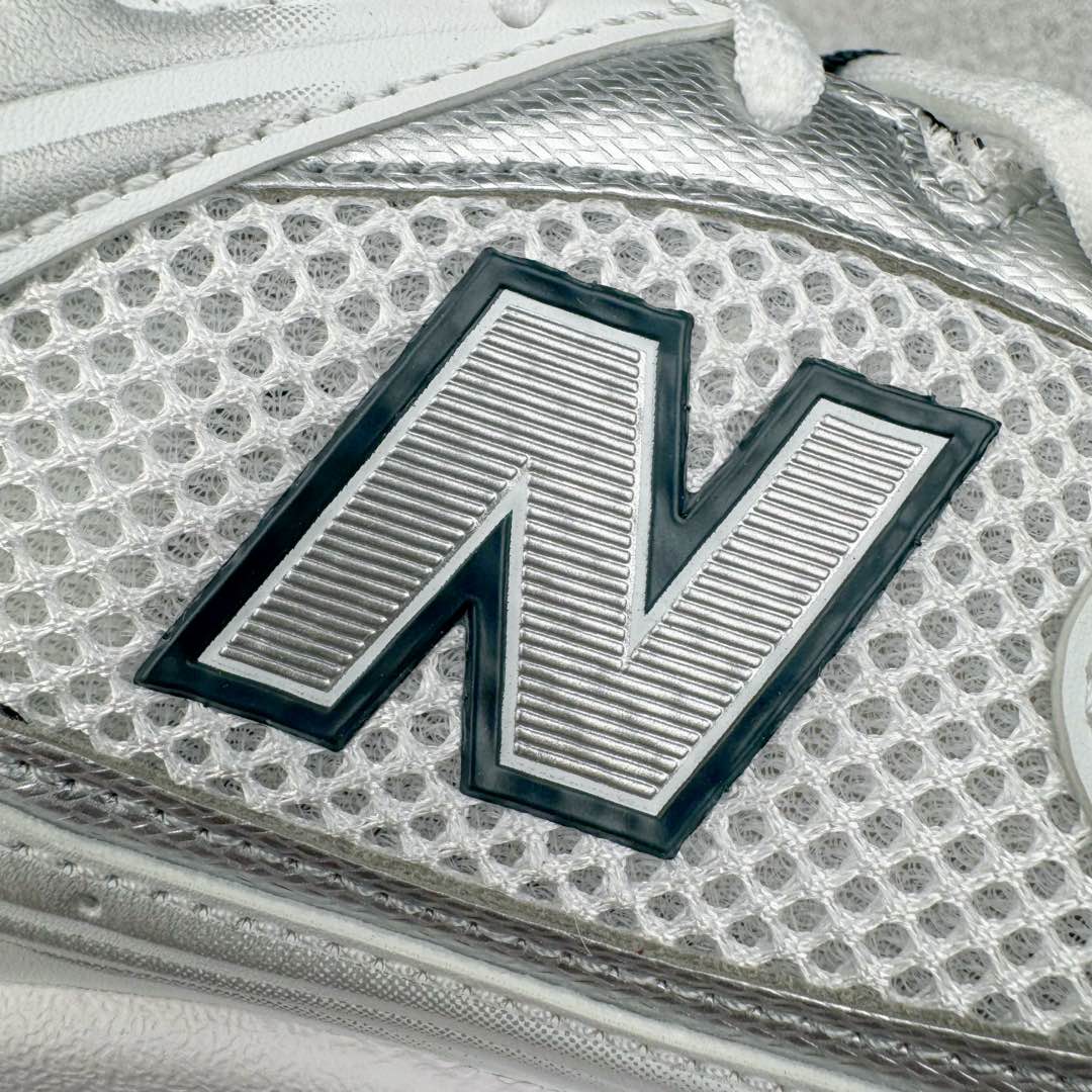 图片[18]-＃G版纯原 New Balance NB530 新百伦复古透气跑步鞋 全套原楦原纸板原厂数据开发 同步原鞋一次Model大底 全鞋电脑针车加持 原厂网布TPU高频工艺 正确中底拉帮 高密度丽新布中底 抛弃过往以皮革为主的人气轮廓 以极具复古风范的跑鞋外观呈现 设计上全鞋以简约清爽的纯白色作基底 鞋身覆盖大面积织物网眼材质 并于鞋头、鞋带孔眼片等细节处点缀对比鲜明的反光银镀层凸显 鞋舌、侧身等位置则辅以一贯的「N」字标志和品牌徽标彰显身份 最后通过搭载的 ABZORB 缓震中底完善整体造型 尺码：36 37 37.5 38 38.5 39.5 40 40.5 41.5 42 42.5 43 44 44.5 45 45.5 46.5 47-选品中心