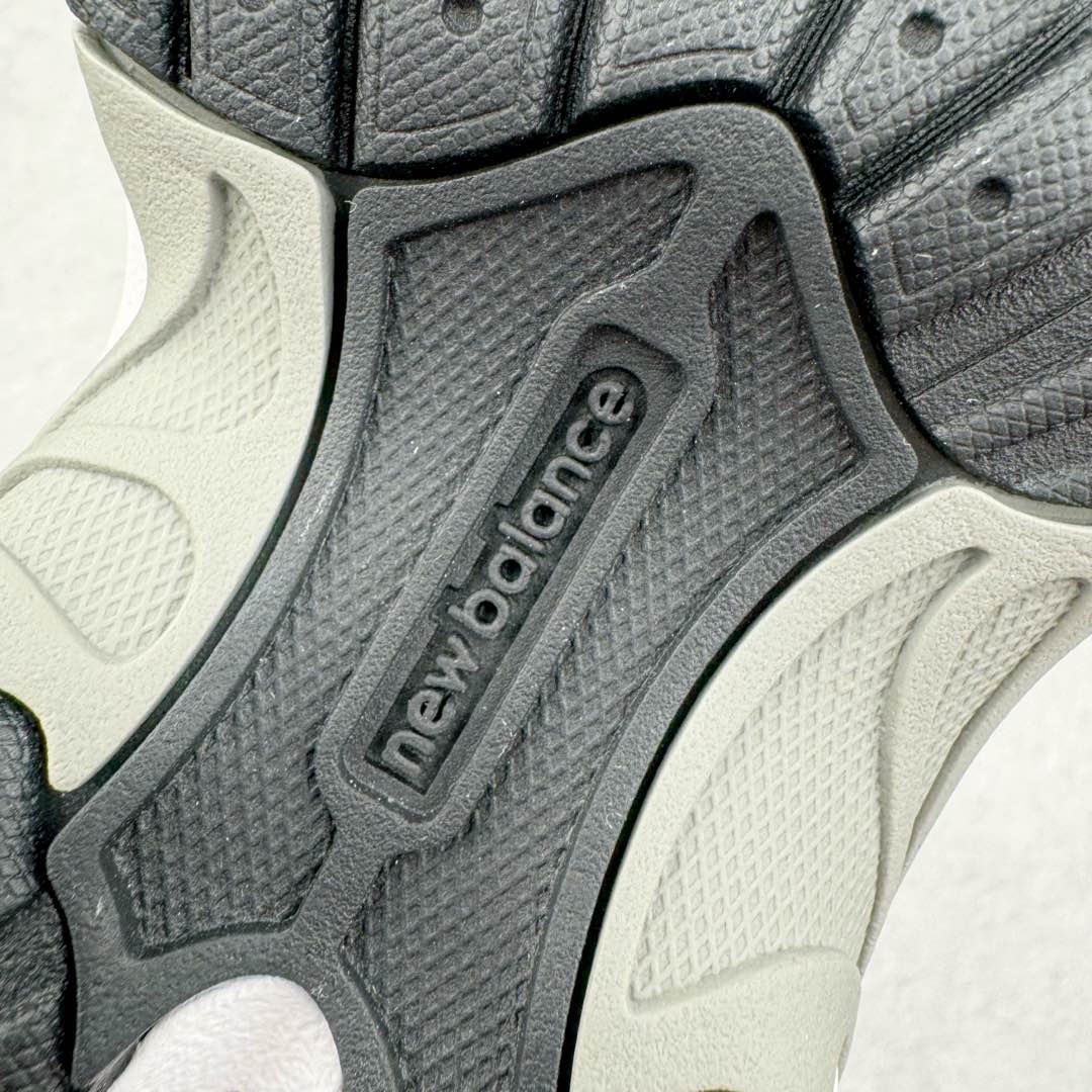 图片[19]-＃G版纯原 New Balance NB530 新百伦复古透气跑步鞋 全套原楦原纸板原厂数据开发 同步原鞋一次Model大底 全鞋电脑针车加持 原厂网布TPU高频工艺 正确中底拉帮 高密度丽新布中底 抛弃过往以皮革为主的人气轮廓 以极具复古风范的跑鞋外观呈现 设计上全鞋以简约清爽的纯白色作基底 鞋身覆盖大面积织物网眼材质 并于鞋头、鞋带孔眼片等细节处点缀对比鲜明的反光银镀层凸显 鞋舌、侧身等位置则辅以一贯的「N」字标志和品牌徽标彰显身份 最后通过搭载的 ABZORB 缓震中底完善整体造型 尺码：36 37 37.5 38 38.5 39.5 40 40.5 41.5 42 42.5 43 44 44.5 45 45.5 46.5 47-选品中心