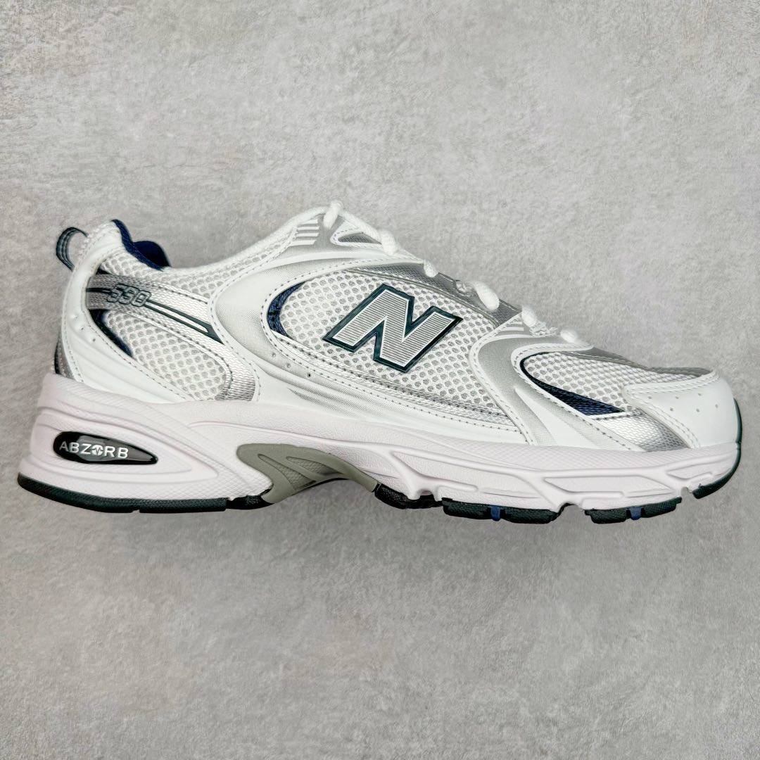 ＃G版纯原 New Balance NB530 新百伦复古透气跑步鞋 全套原楦原纸板原厂数据开发 同步原鞋一次Model大底 全鞋电脑针车加持 原厂网布TPU高频工艺 正确中底拉帮 高密度丽新布中底 抛弃过往以皮革为主的人气轮廓 以极具复古风范的跑鞋外观呈现 设计上全鞋以简约清爽的纯白色作基底 鞋身覆盖大面积织物网眼材质 并于鞋头、鞋带孔眼片等细节处点缀对比鲜明的反光银镀层凸显 鞋舌、侧身等位置则辅以一贯的「N」字标志和品牌徽标彰显身份 最后通过搭载的 ABZORB 缓震中底完善整体造型 尺码：36 37 37.5 38 38.5 39.5 40 40.5 41.5 42 42.5 43 44 44.5 45 45.5 46.5 47-选品中心