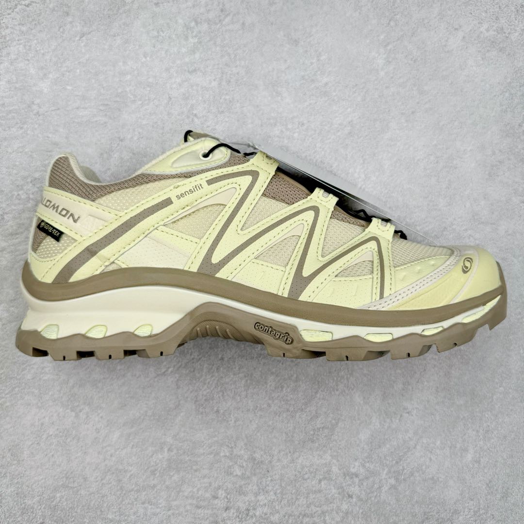 ＃X版 Salomon XT-QUEST ADV 萨洛蒙潮流越野机能户外功能鞋 纯原外贸平台特供订单 耗时半年巨作 全套原纸板楦头开发 原厂特供网布配套加持 确保原汁原味 完美呈现版型 原档数据独家私模五层组合大底 男女鞋同步官方开发至46.5 原装Ortholite轻量化鞋垫 中底布带钢印编号 原厂TPU锁扣 进口港宝加持 后跟自然饱满 还原公司包裹性 基于 SALOMON 初代 XT 鞋身造型并搭载 4D ADVANCED CHASSIS™ 大底打造而成 为这款 XT-QUEST 带来了多项足部控制与保护等功能性 如在运动过程中控制左右晃动的过程而提高稳定性、改善长途越野过程中足中到足尖的过渡、提高感知岩石的精确度以抵抗尖锐物体对脚底的伤害以及采用动态缓冲来增强穿着舒适感 从而减轻疲劳感 使 XT-QUEST 成为一双舒适且安全的户外之履 尺码：36 36.5 37.5 38 38.5 39 40 40.5 41 42 42.5 43 44 44.5 45 46 46.5-选品中心